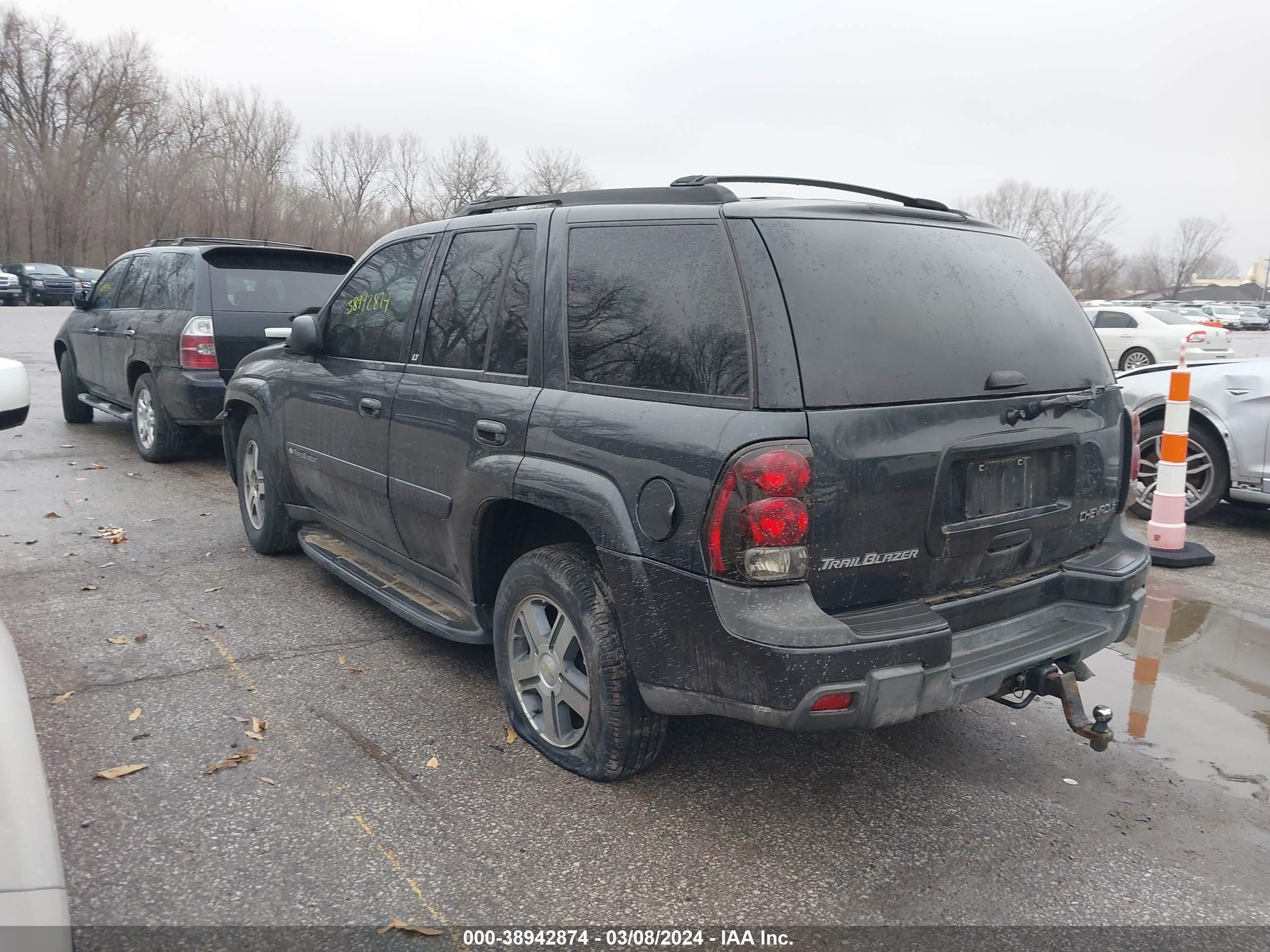 Photo 2 VIN: 1GNDT13S942357139 - CHEVROLET TRAILBLAZER 