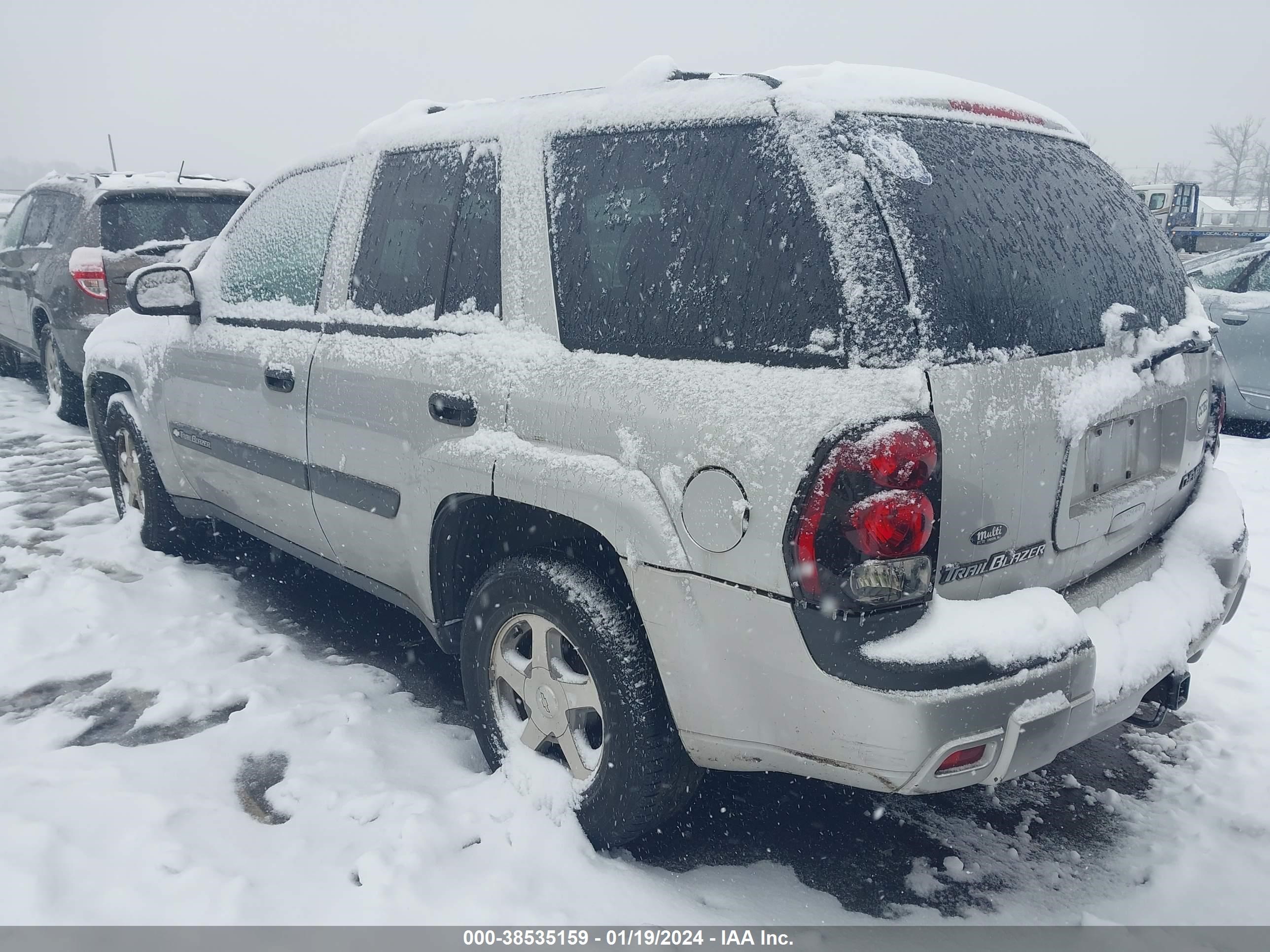 Photo 2 VIN: 1GNDT13S942359439 - CHEVROLET TRAILBLAZER 