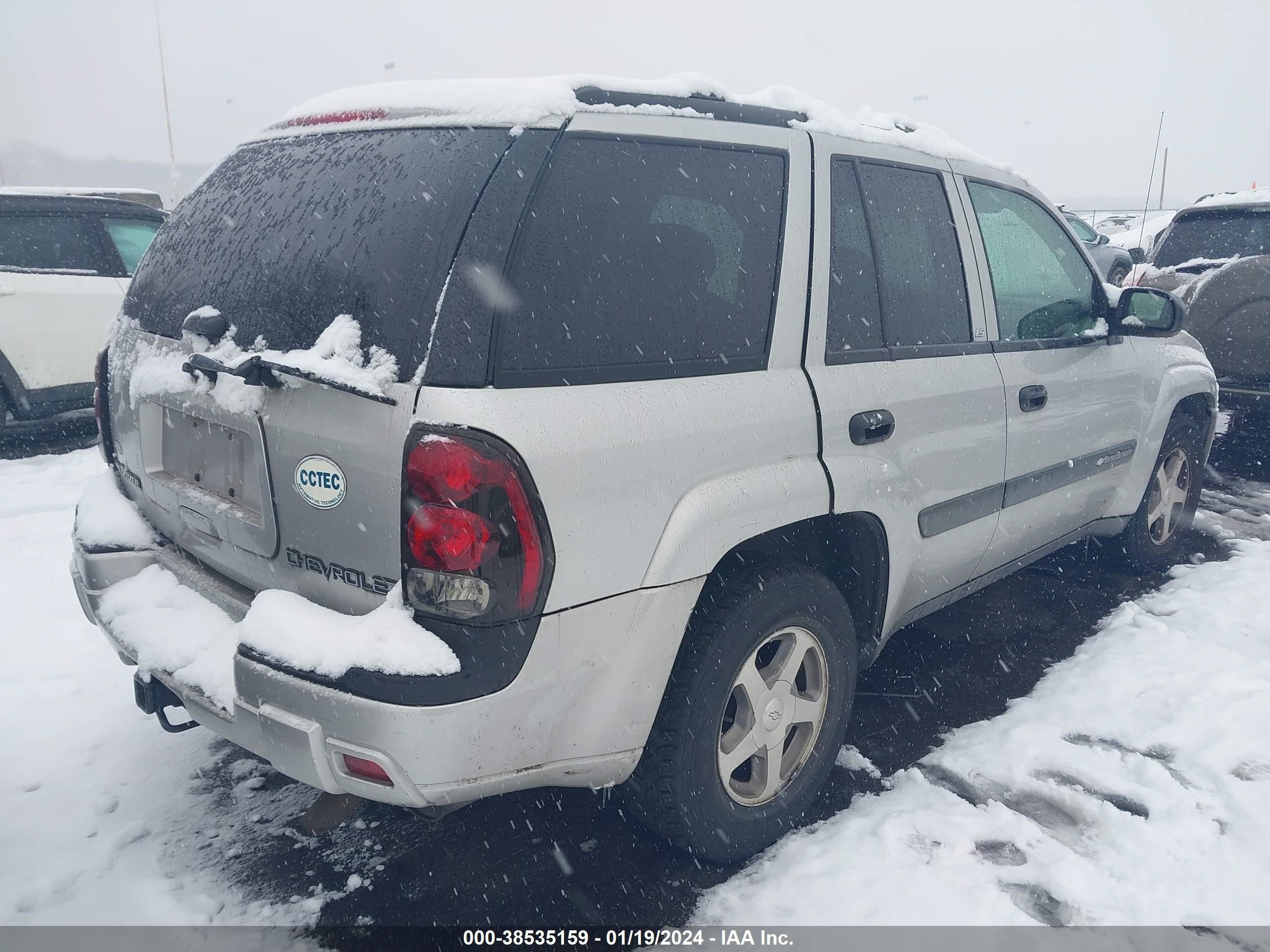 Photo 3 VIN: 1GNDT13S942359439 - CHEVROLET TRAILBLAZER 