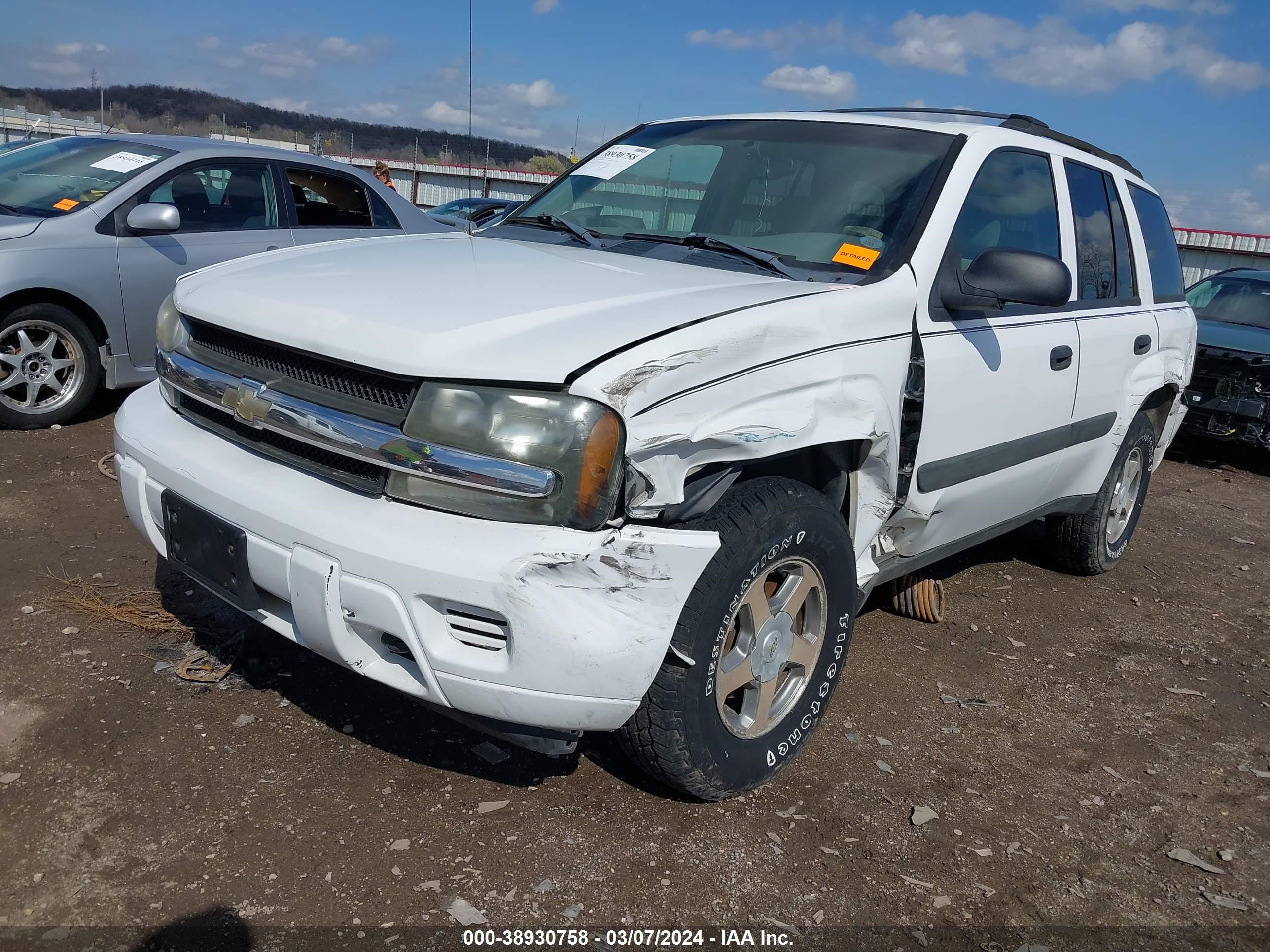 Photo 1 VIN: 1GNDT13S952296053 - CHEVROLET TRAILBLAZER 