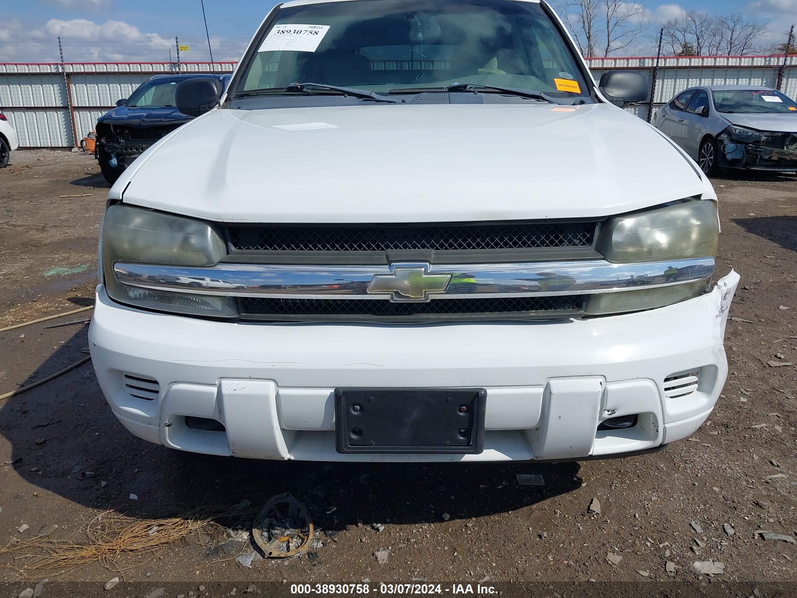 Photo 12 VIN: 1GNDT13S952296053 - CHEVROLET TRAILBLAZER 