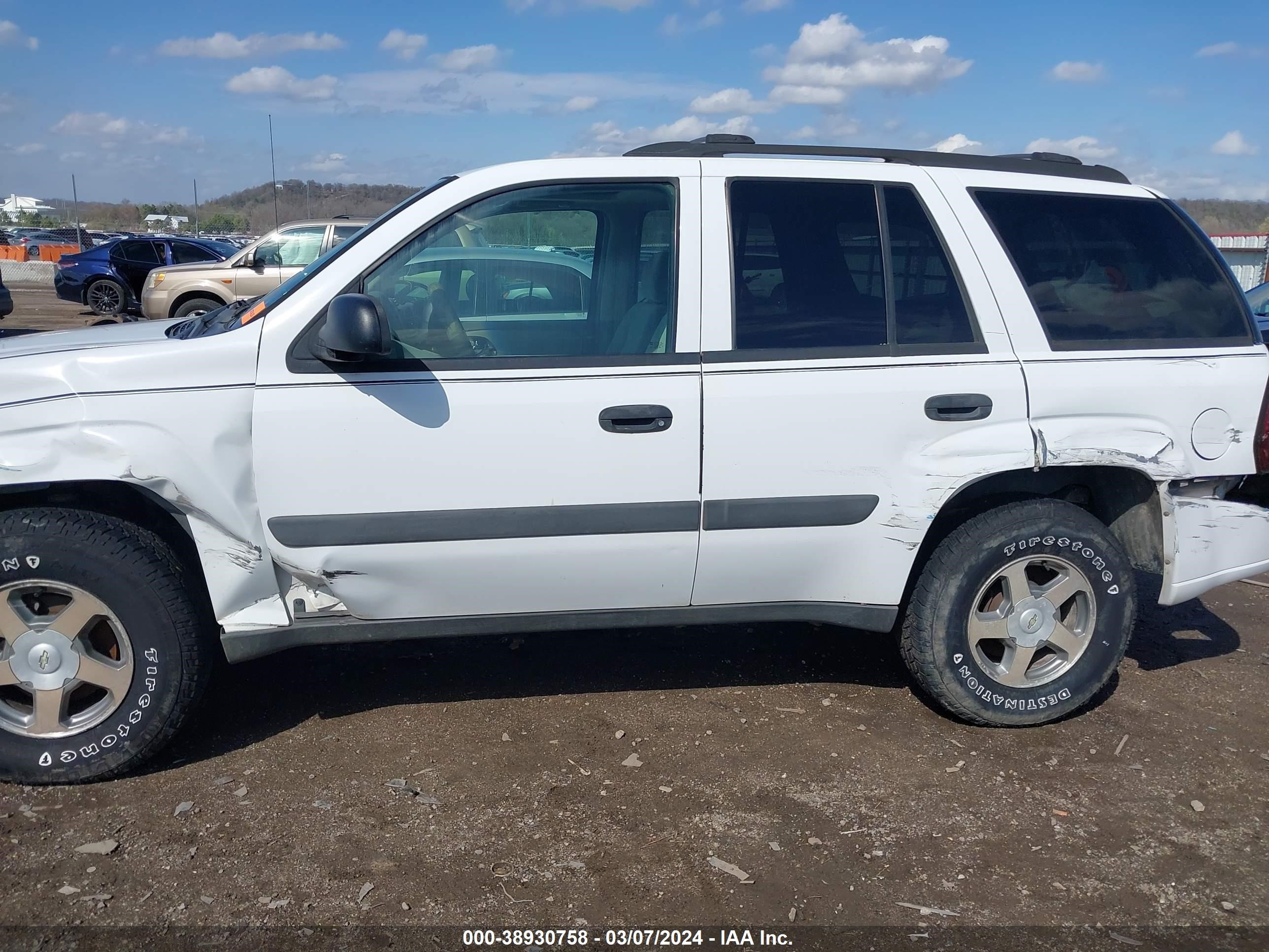 Photo 14 VIN: 1GNDT13S952296053 - CHEVROLET TRAILBLAZER 