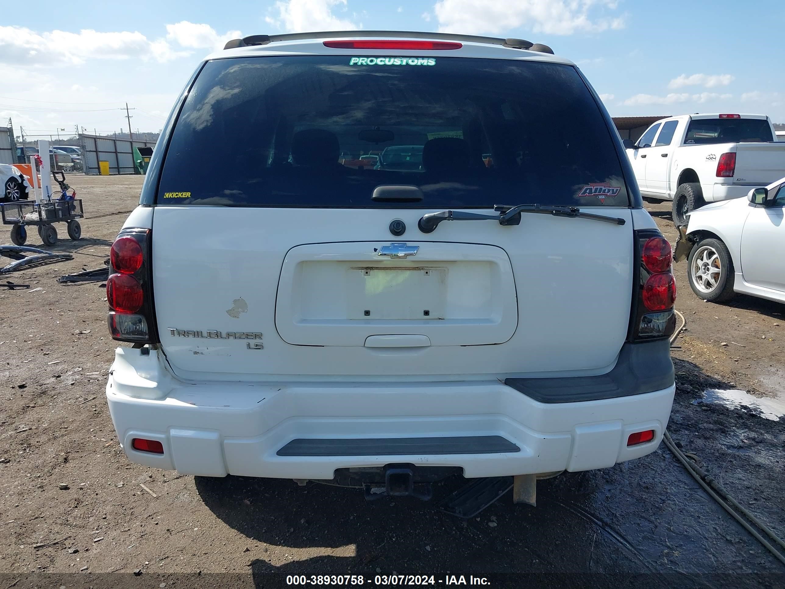 Photo 16 VIN: 1GNDT13S952296053 - CHEVROLET TRAILBLAZER 