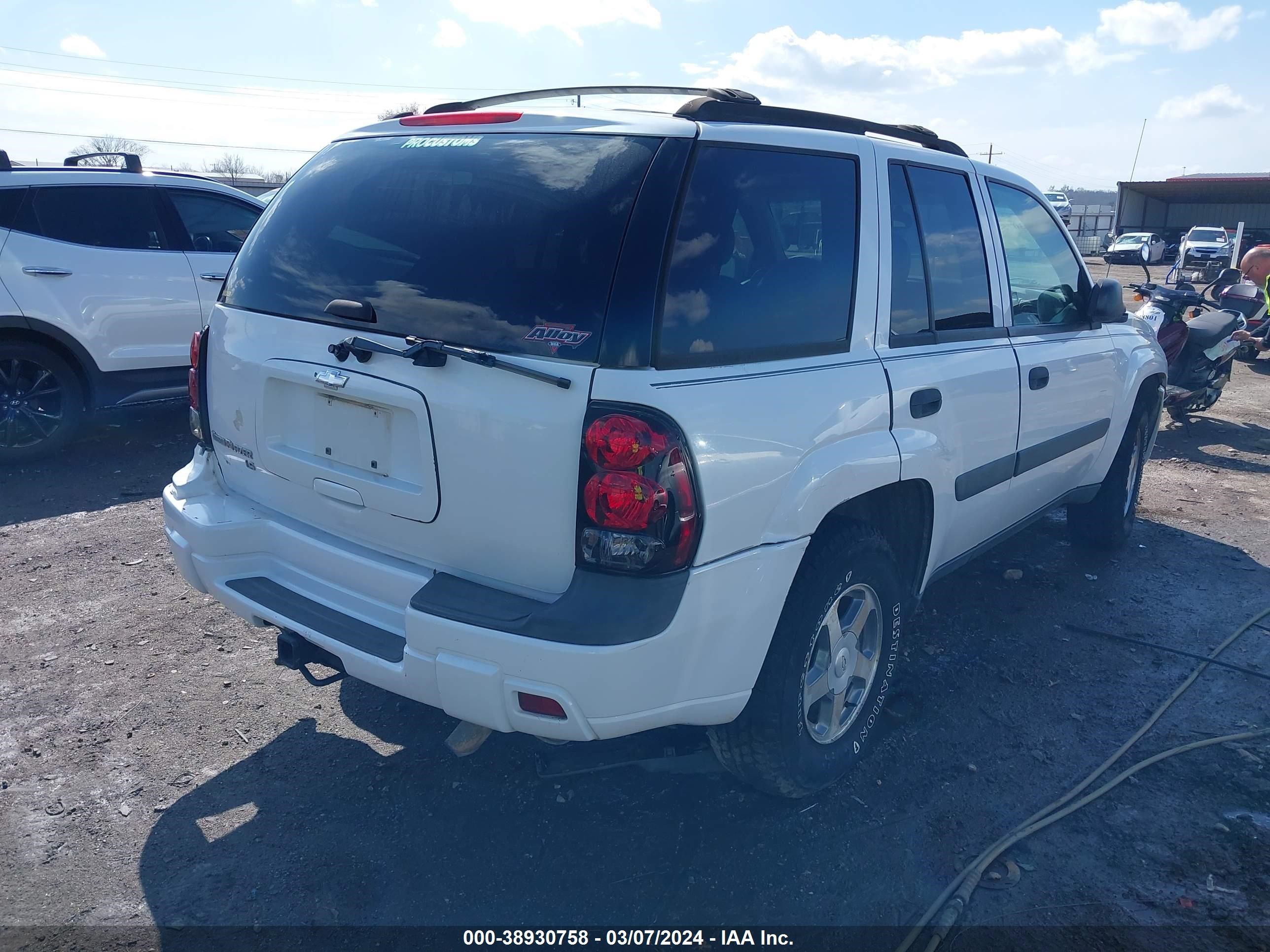 Photo 3 VIN: 1GNDT13S952296053 - CHEVROLET TRAILBLAZER 