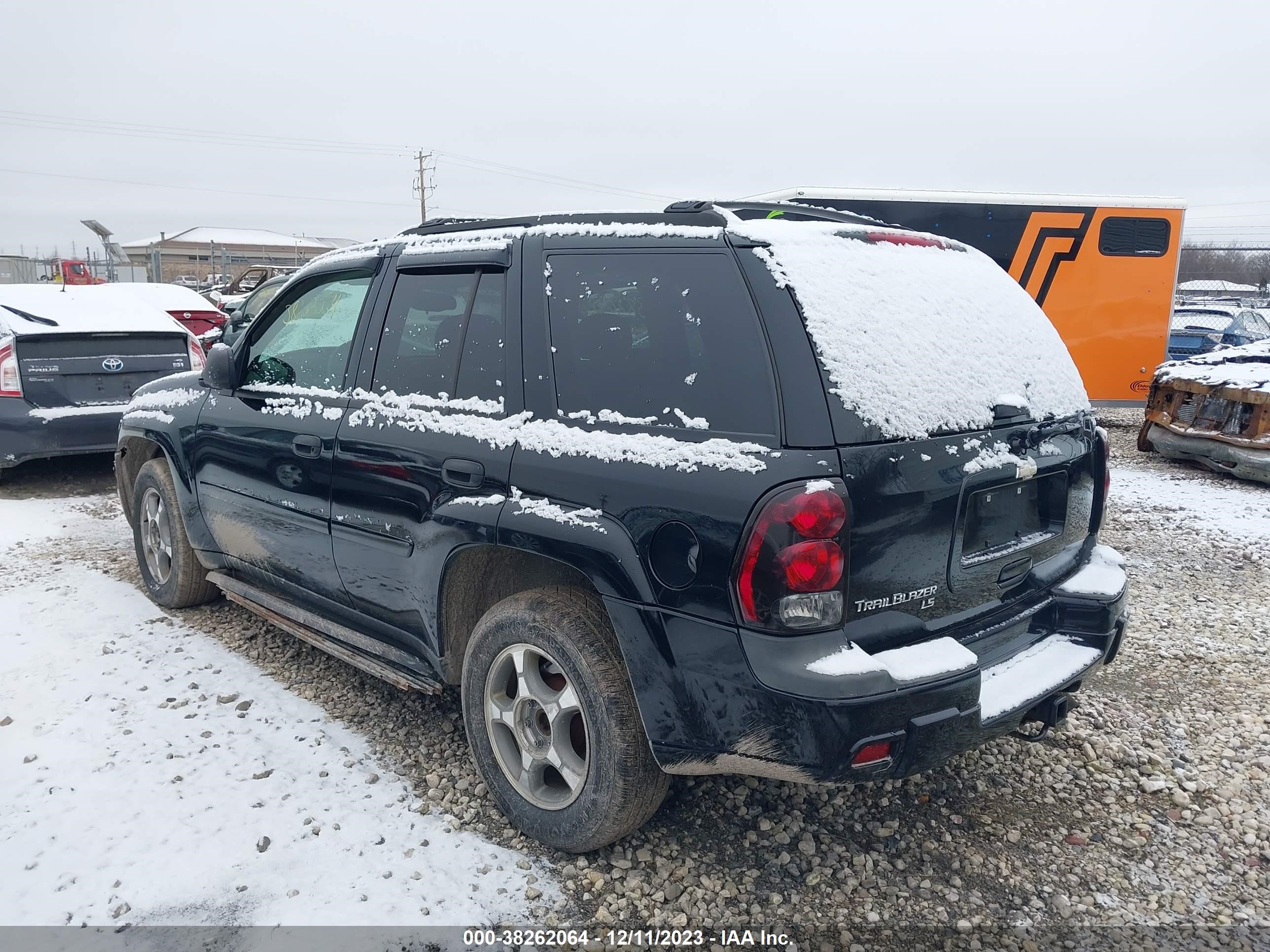 Photo 2 VIN: 1GNDT13S962322653 - CHEVROLET TRAILBLAZER 