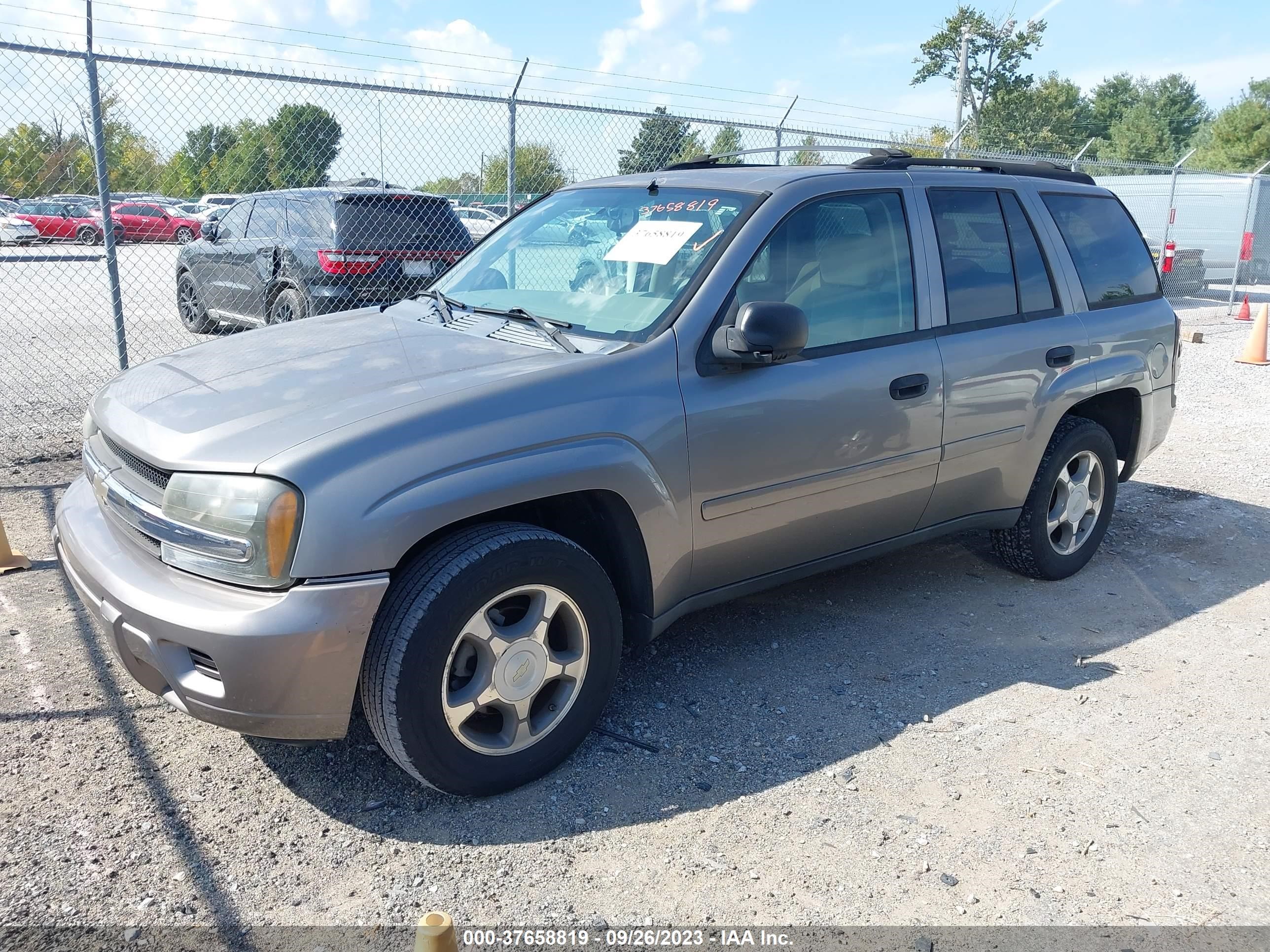 Photo 1 VIN: 1GNDT13S972217029 - CHEVROLET TRAILBLAZER 