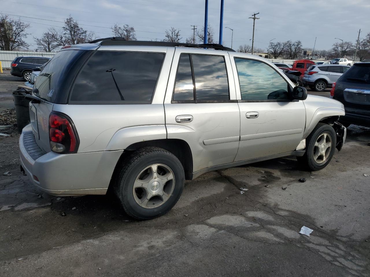 Photo 2 VIN: 1GNDT13S982116462 - CHEVROLET TRAILBLAZER 