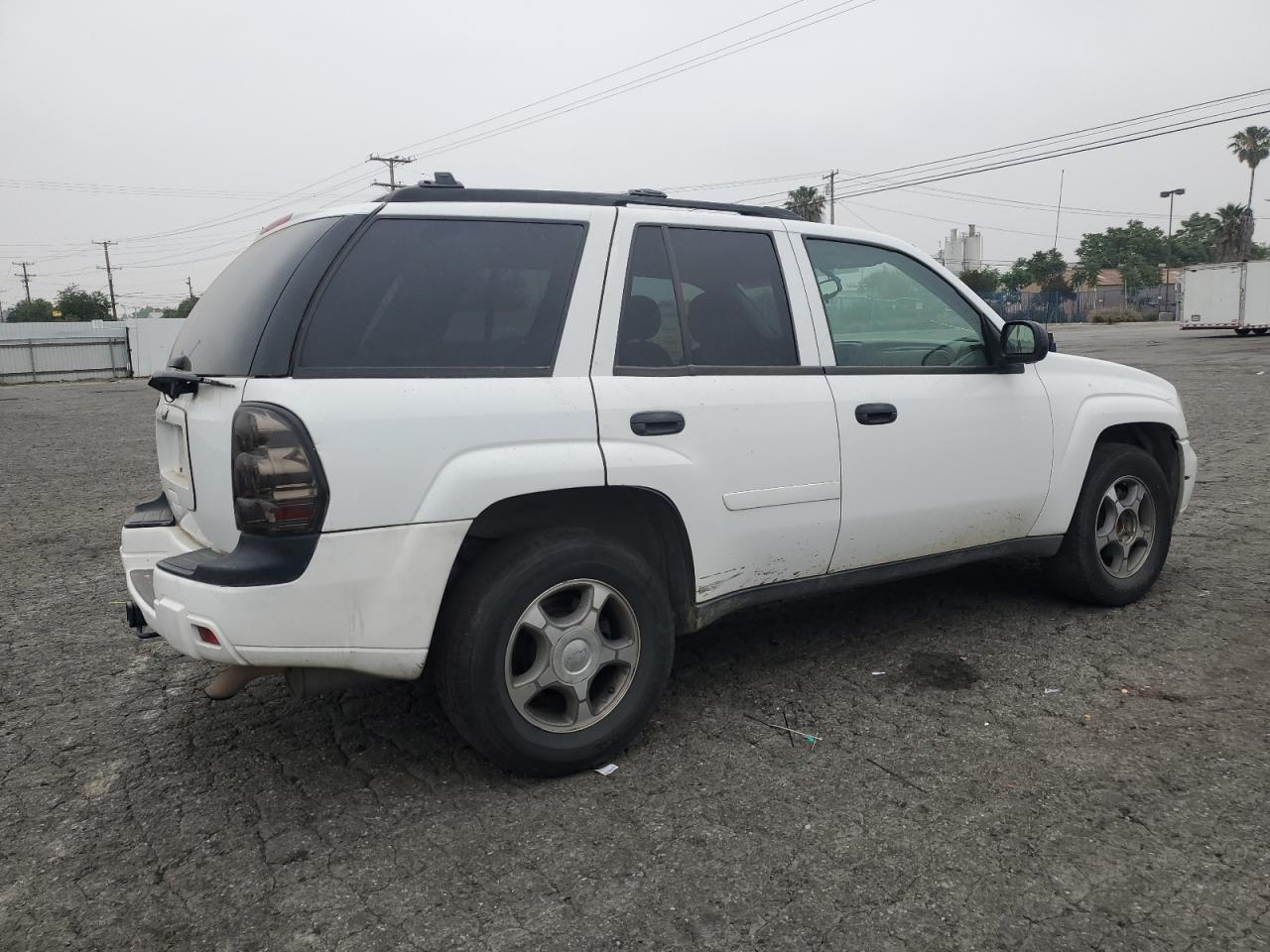 Photo 2 VIN: 1GNDT13S982133259 - CHEVROLET TRAILBLAZER 