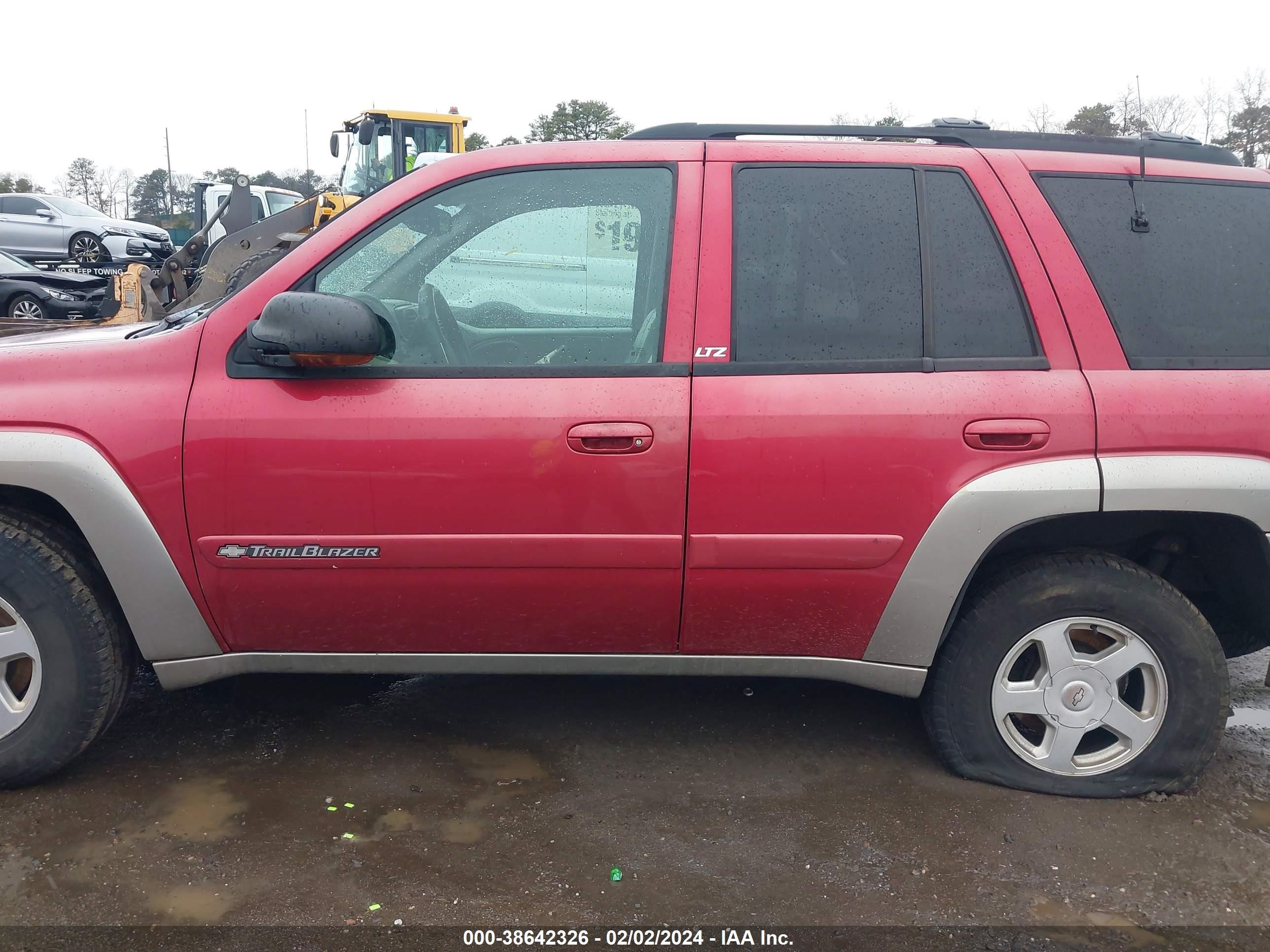 Photo 13 VIN: 1GNDT13SX22300476 - CHEVROLET TRAILBLAZER 