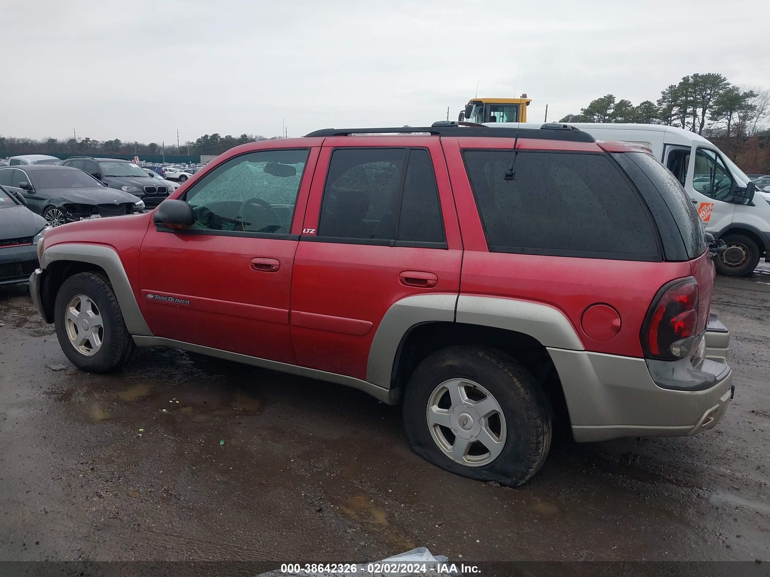 Photo 2 VIN: 1GNDT13SX22300476 - CHEVROLET TRAILBLAZER 