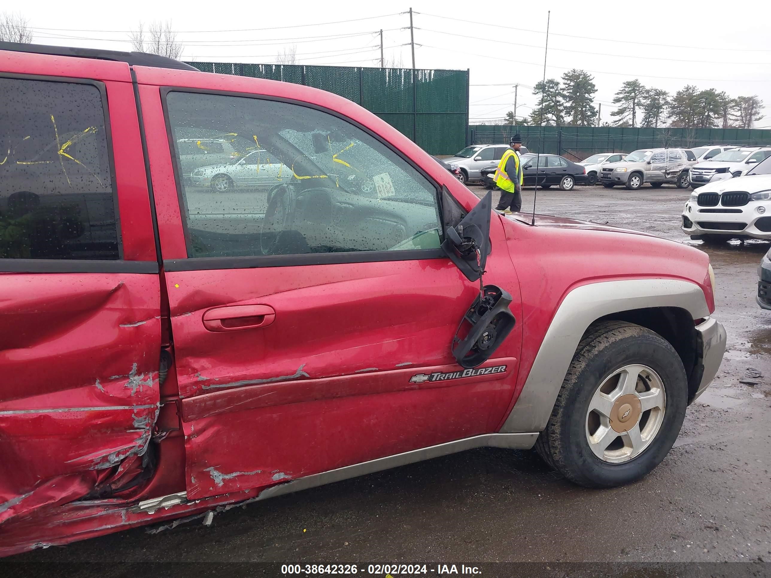 Photo 4 VIN: 1GNDT13SX22300476 - CHEVROLET TRAILBLAZER 