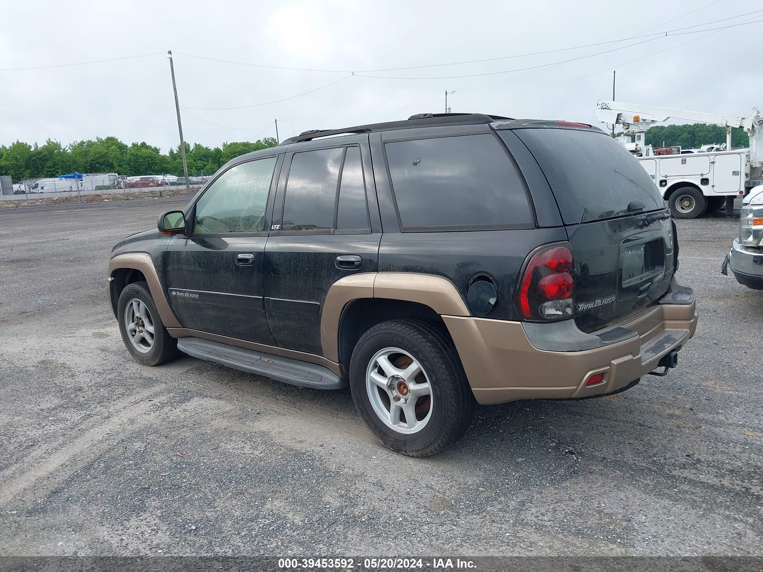 Photo 2 VIN: 1GNDT13SX22334210 - CHEVROLET TRAILBLAZER 