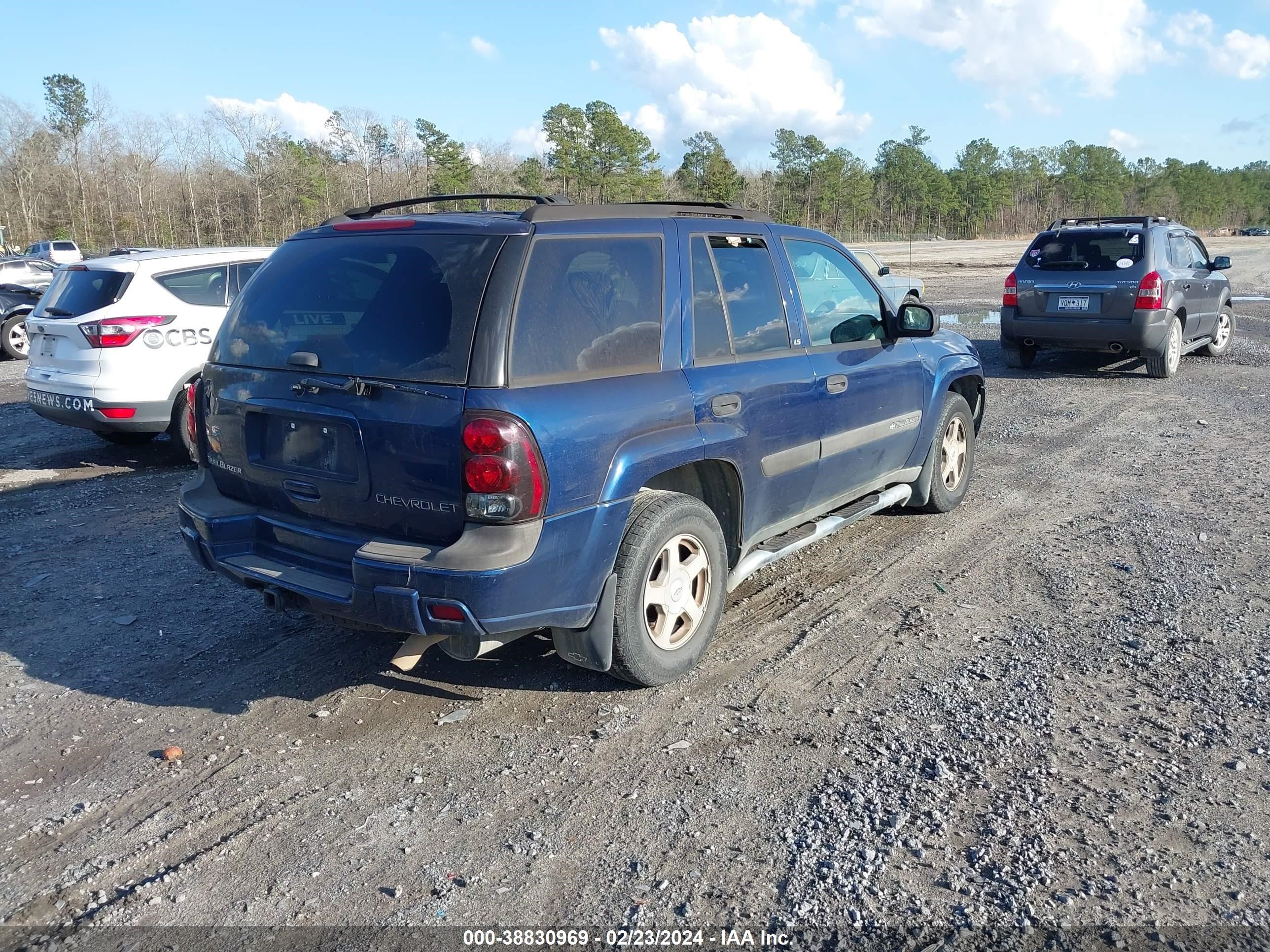 Photo 3 VIN: 1GNDT13SX32223948 - CHEVROLET TRAILBLAZER 