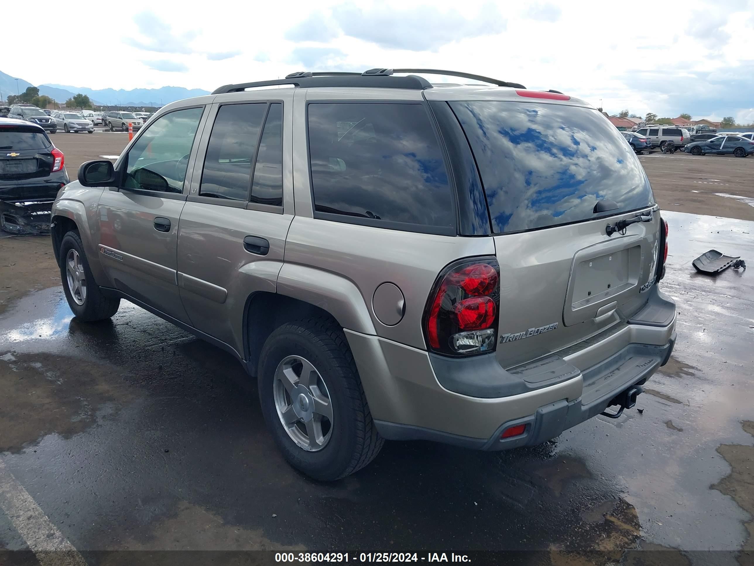 Photo 2 VIN: 1GNDT13SX32393808 - CHEVROLET TRAILBLAZER 