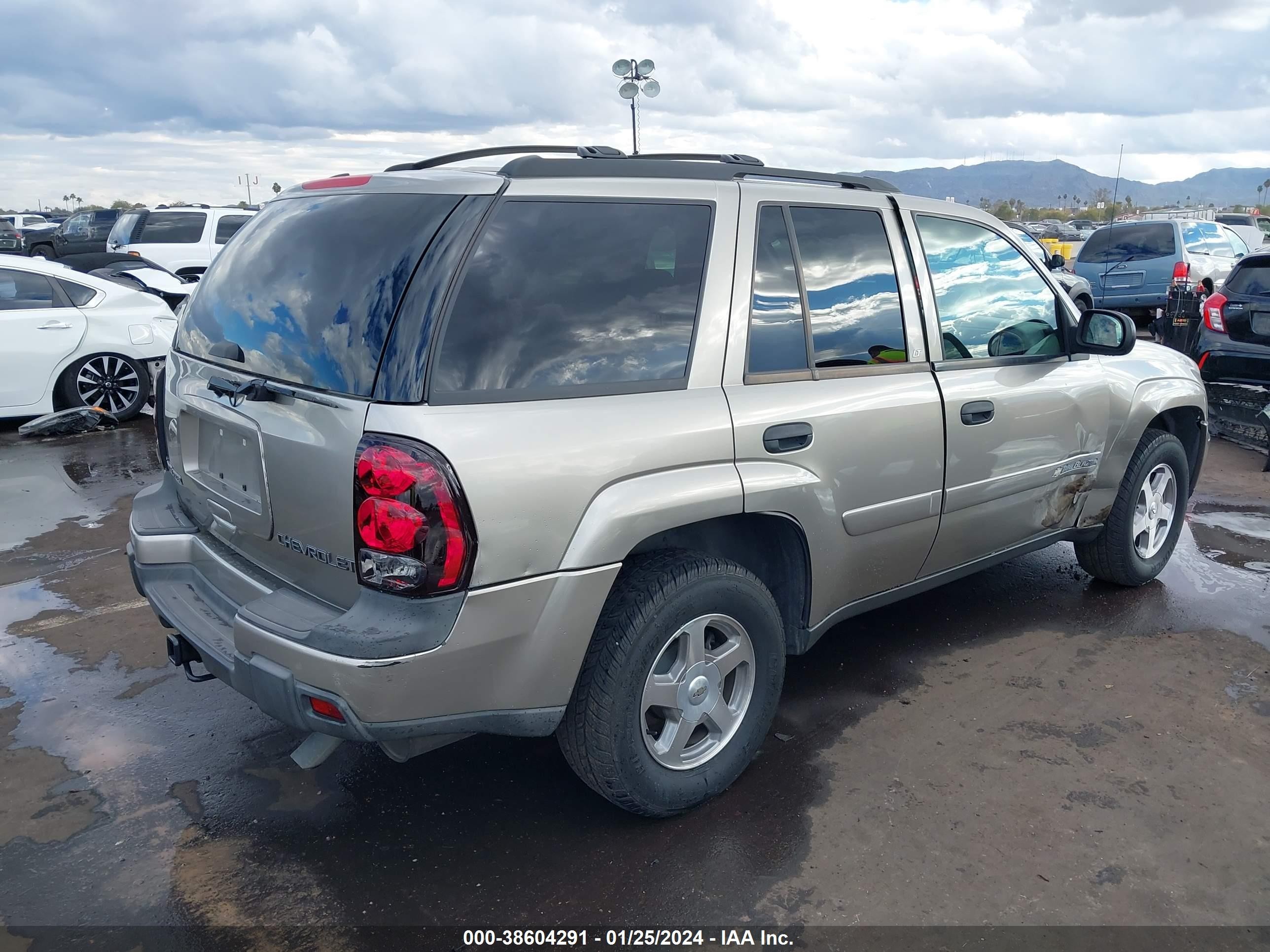 Photo 3 VIN: 1GNDT13SX32393808 - CHEVROLET TRAILBLAZER 