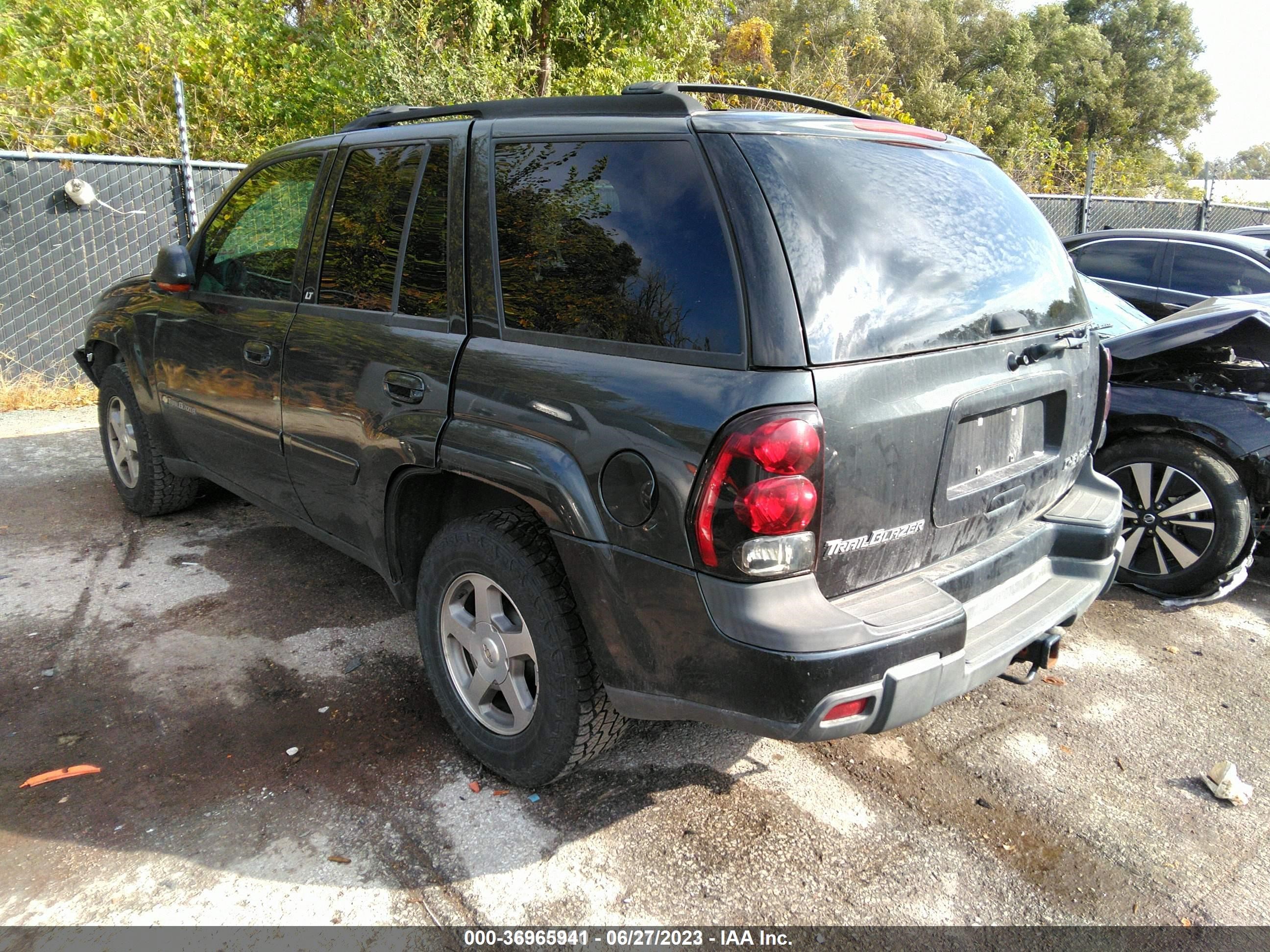 Photo 2 VIN: 1GNDT13SX42272066 - CHEVROLET TRAILBLAZER 