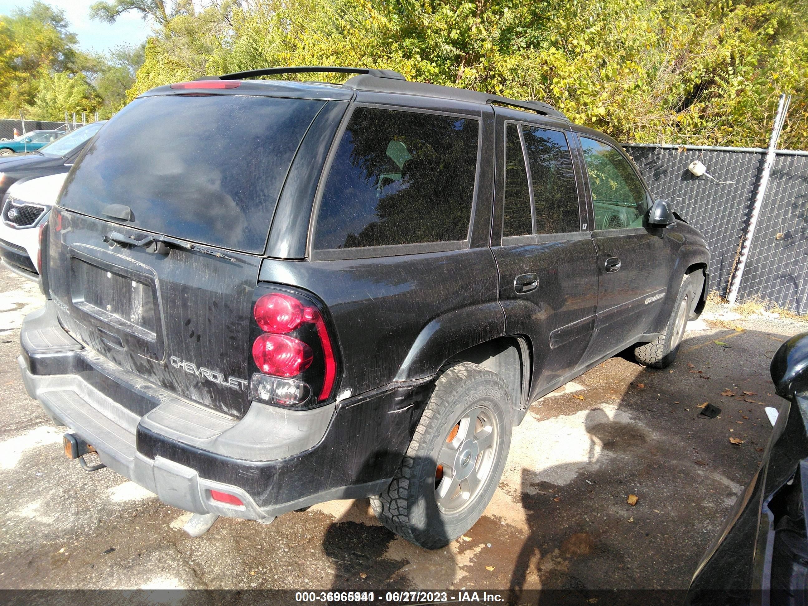 Photo 3 VIN: 1GNDT13SX42272066 - CHEVROLET TRAILBLAZER 