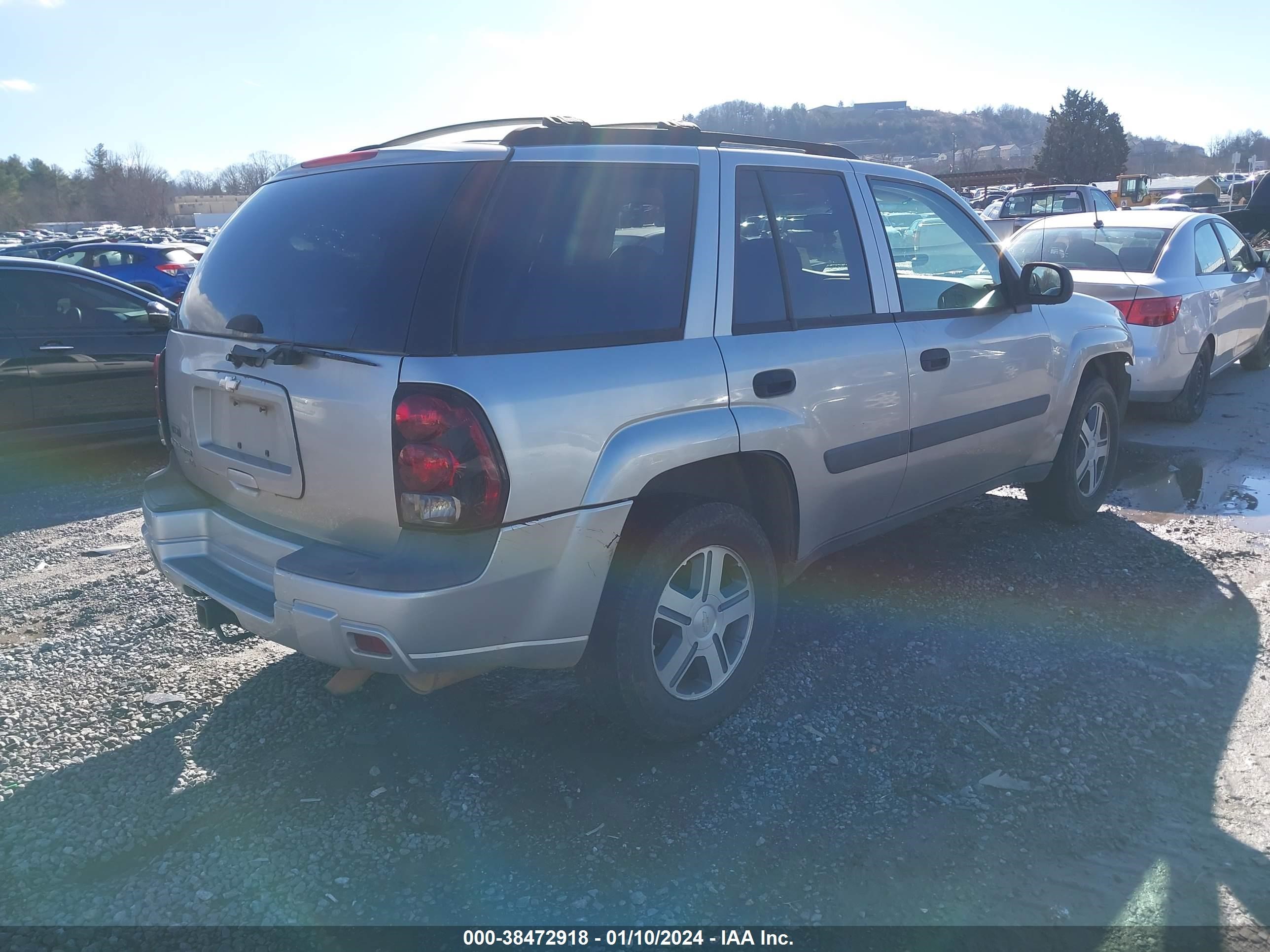 Photo 3 VIN: 1GNDT13SX52285160 - CHEVROLET TRAILBLAZER 