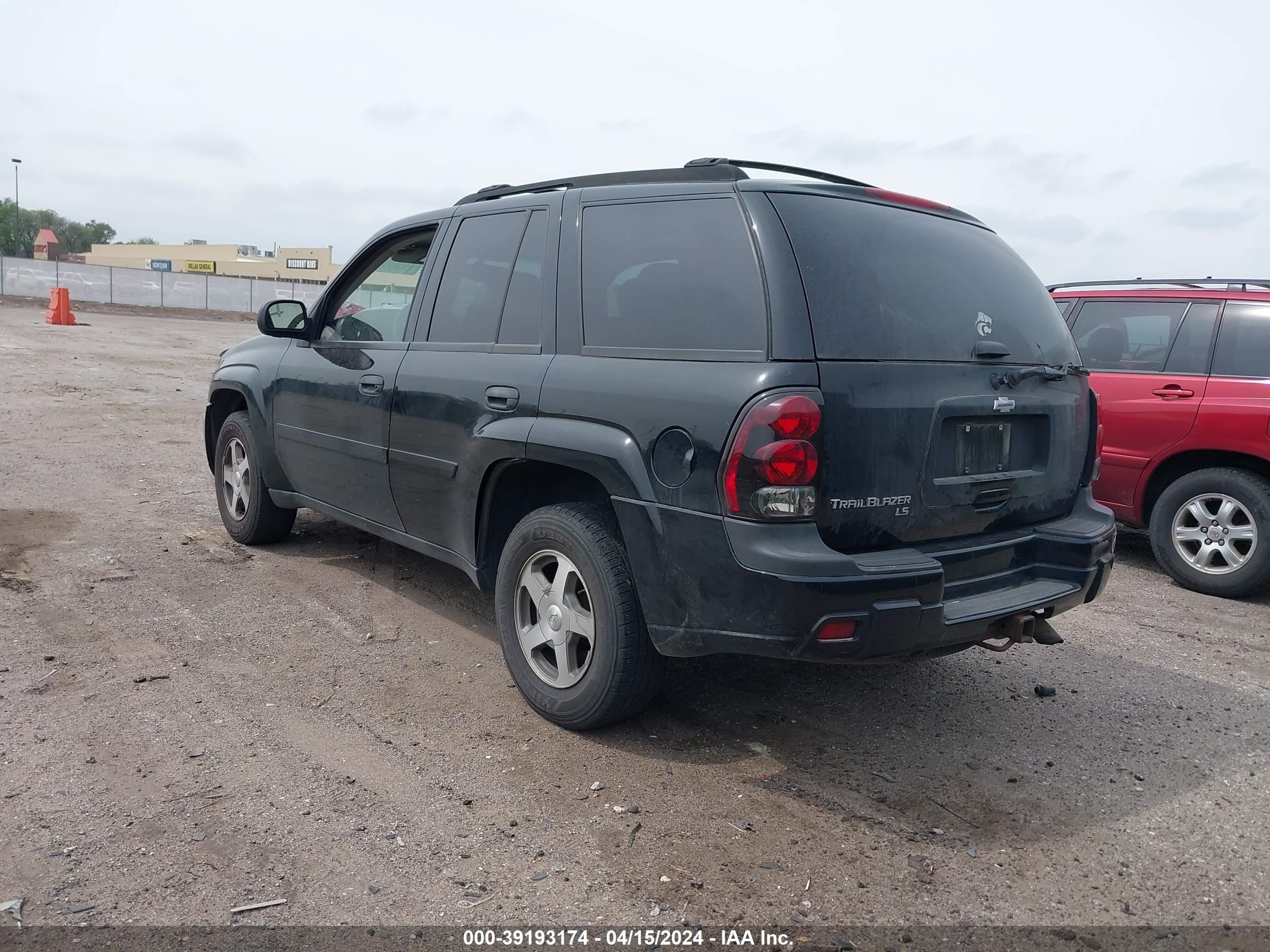 Photo 2 VIN: 1GNDT13SX62303058 - CHEVROLET TRAILBLAZER 