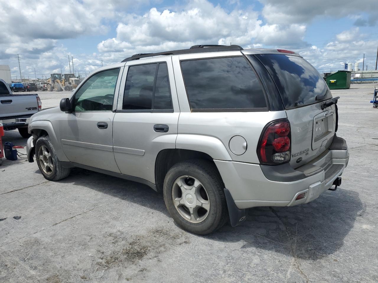 Photo 1 VIN: 1GNDT13SX72115612 - CHEVROLET TRAILBLAZER 