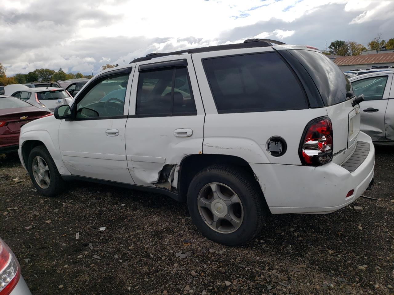 Photo 1 VIN: 1GNDT13SX82113537 - CHEVROLET TRAILBLAZER 