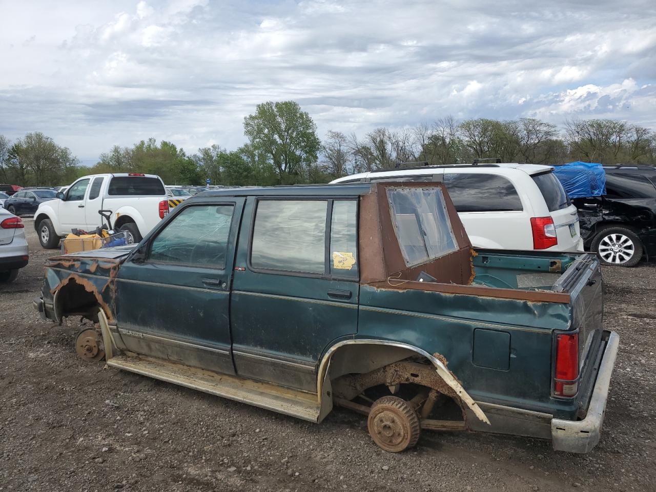 Photo 1 VIN: 1GNDT13W0R0122148 - CHEVROLET BLAZER 