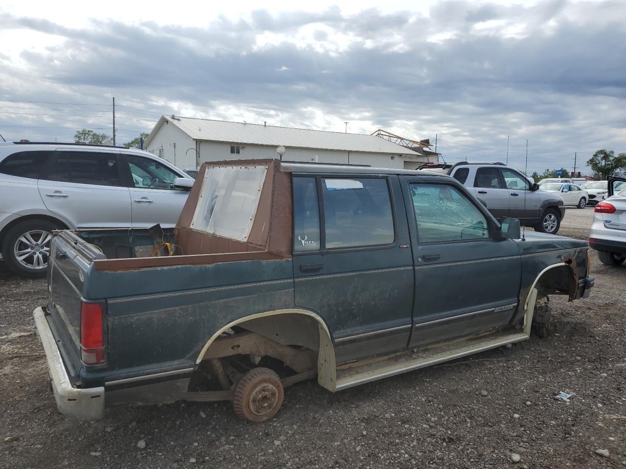 Photo 2 VIN: 1GNDT13W0R0122148 - CHEVROLET BLAZER 