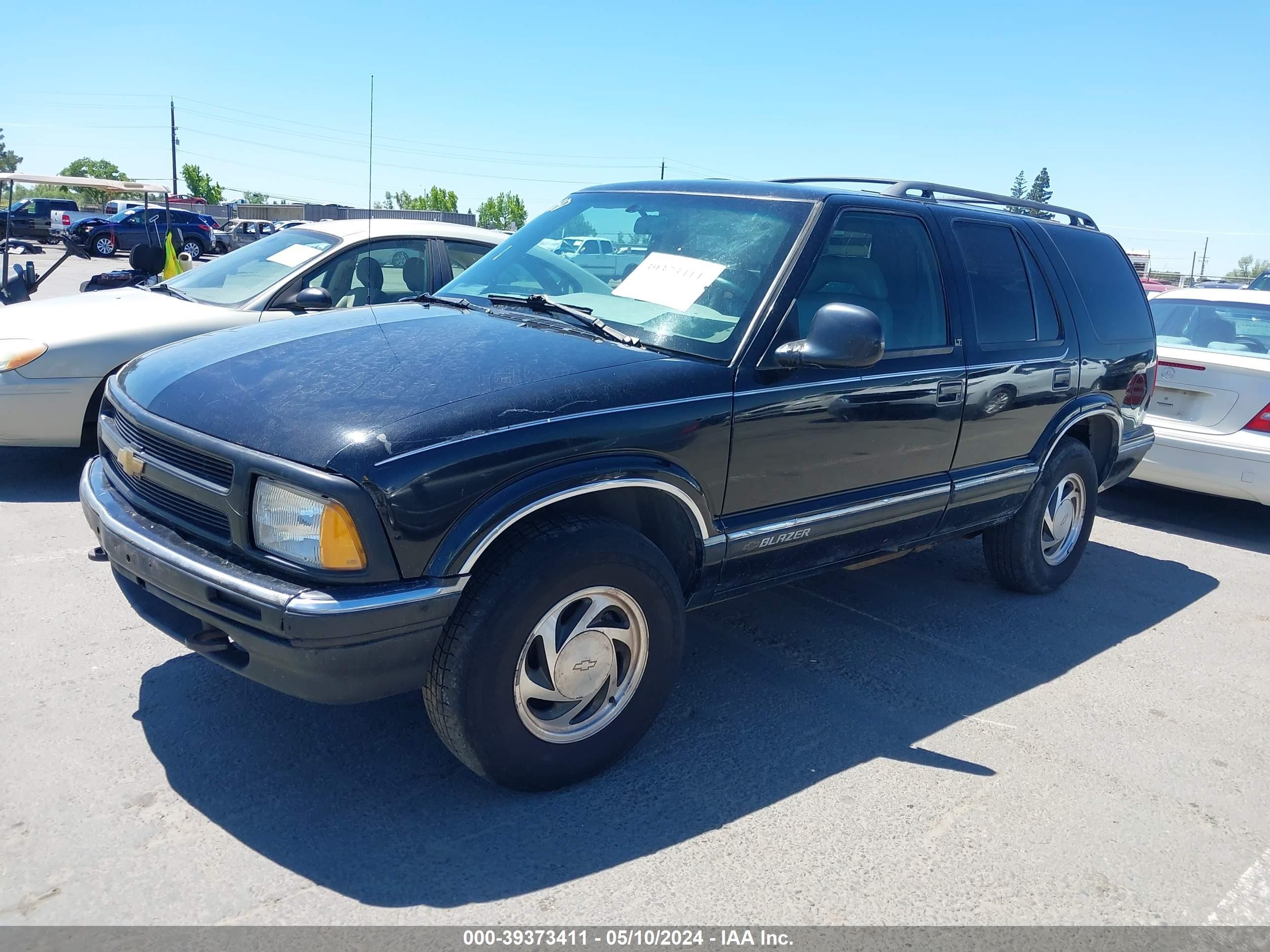 Photo 1 VIN: 1GNDT13W0S2197264 - CHEVROLET BLAZER 