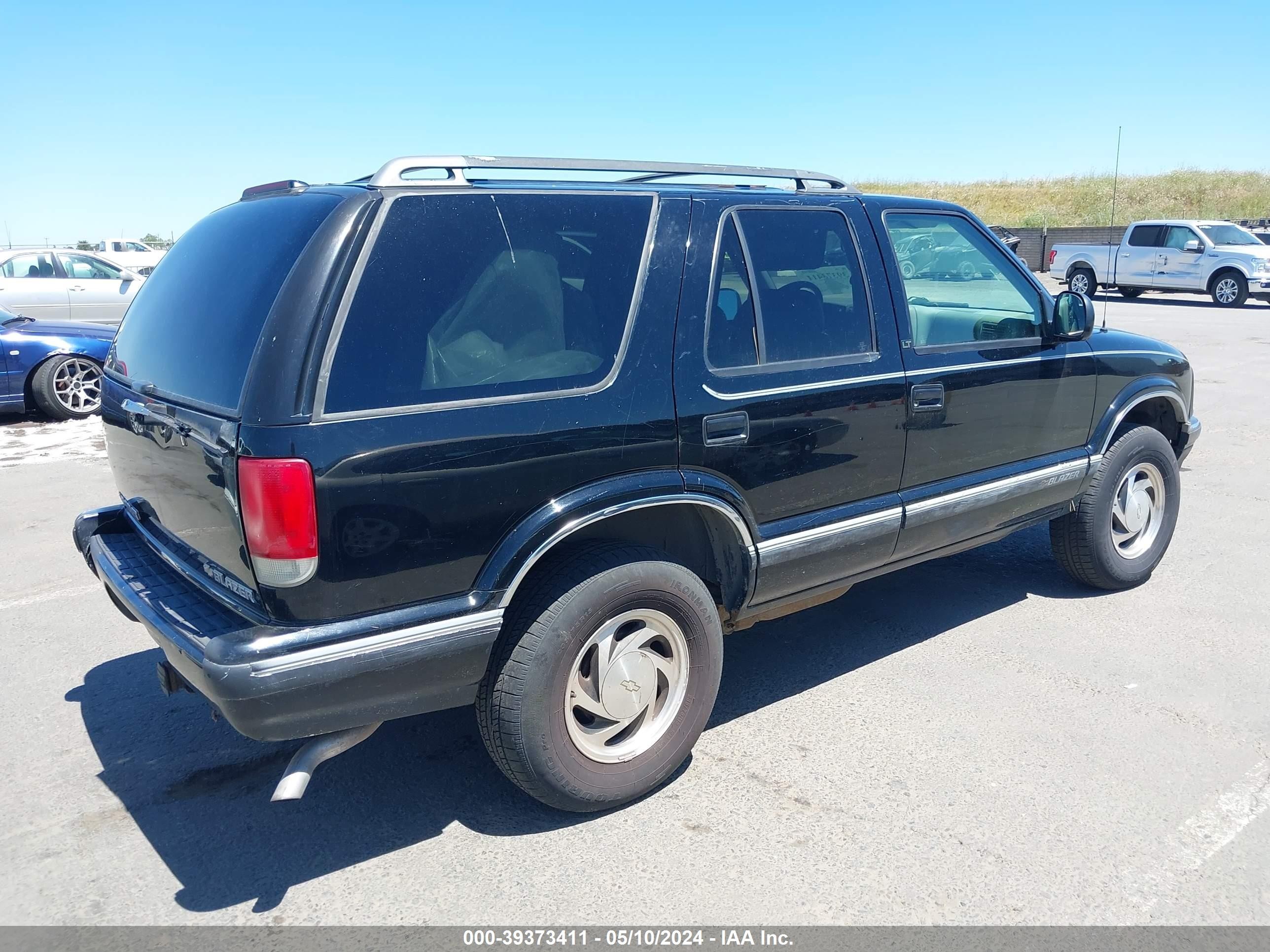 Photo 3 VIN: 1GNDT13W0S2197264 - CHEVROLET BLAZER 