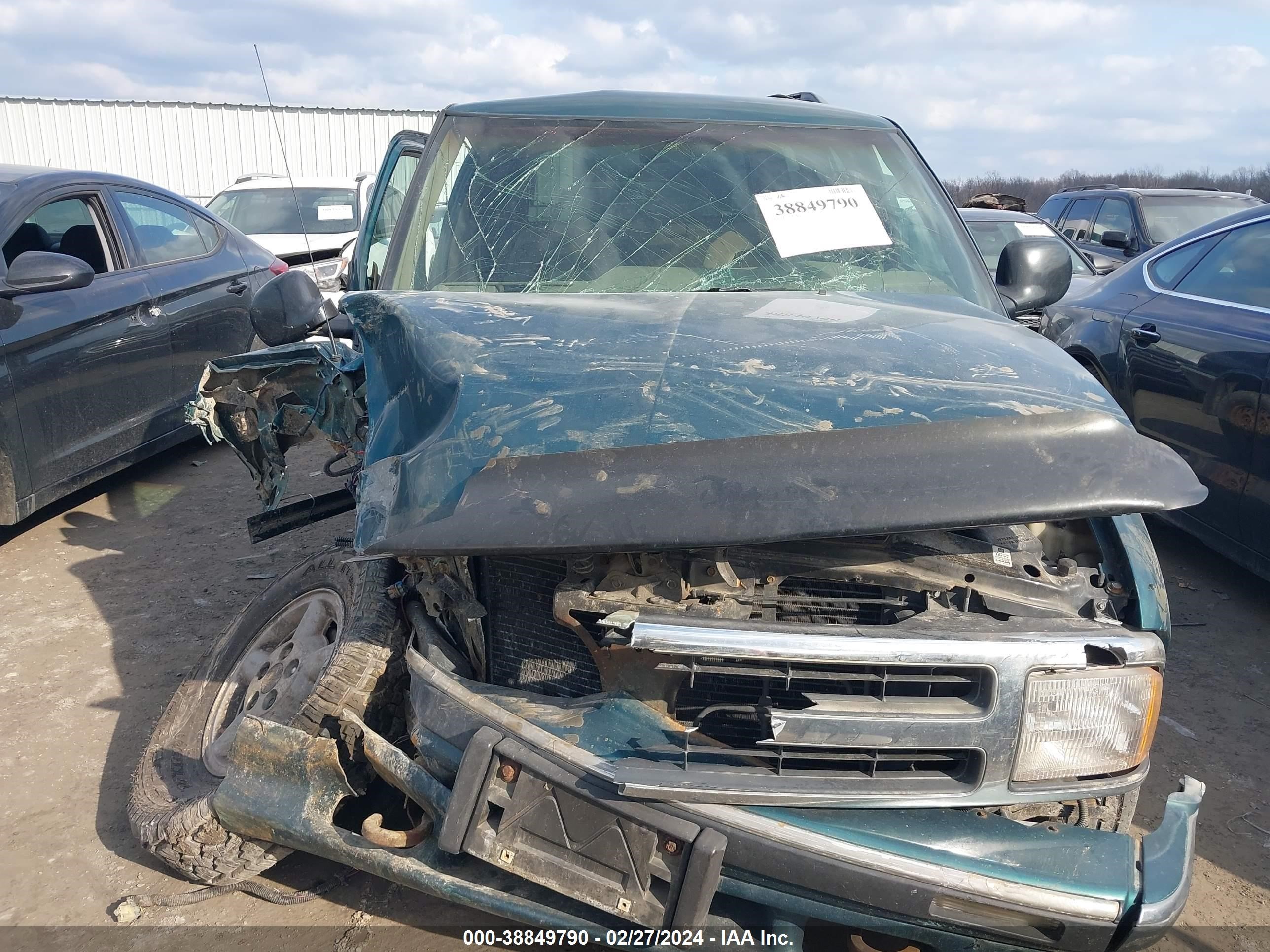 Photo 11 VIN: 1GNDT13W0T2132030 - CHEVROLET BLAZER 