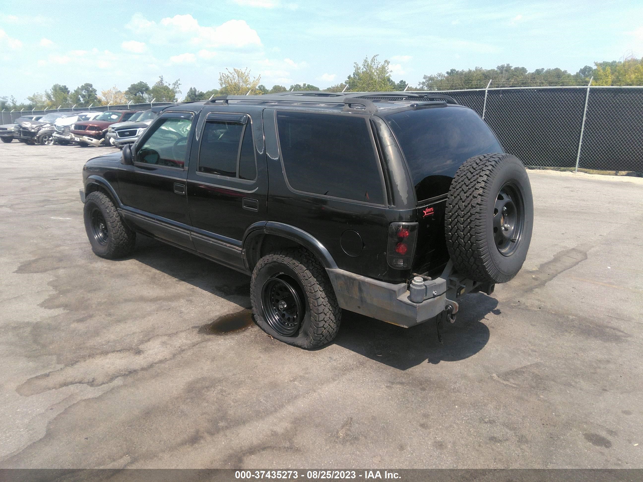 Photo 2 VIN: 1GNDT13W0VK159960 - CHEVROLET BLAZER 