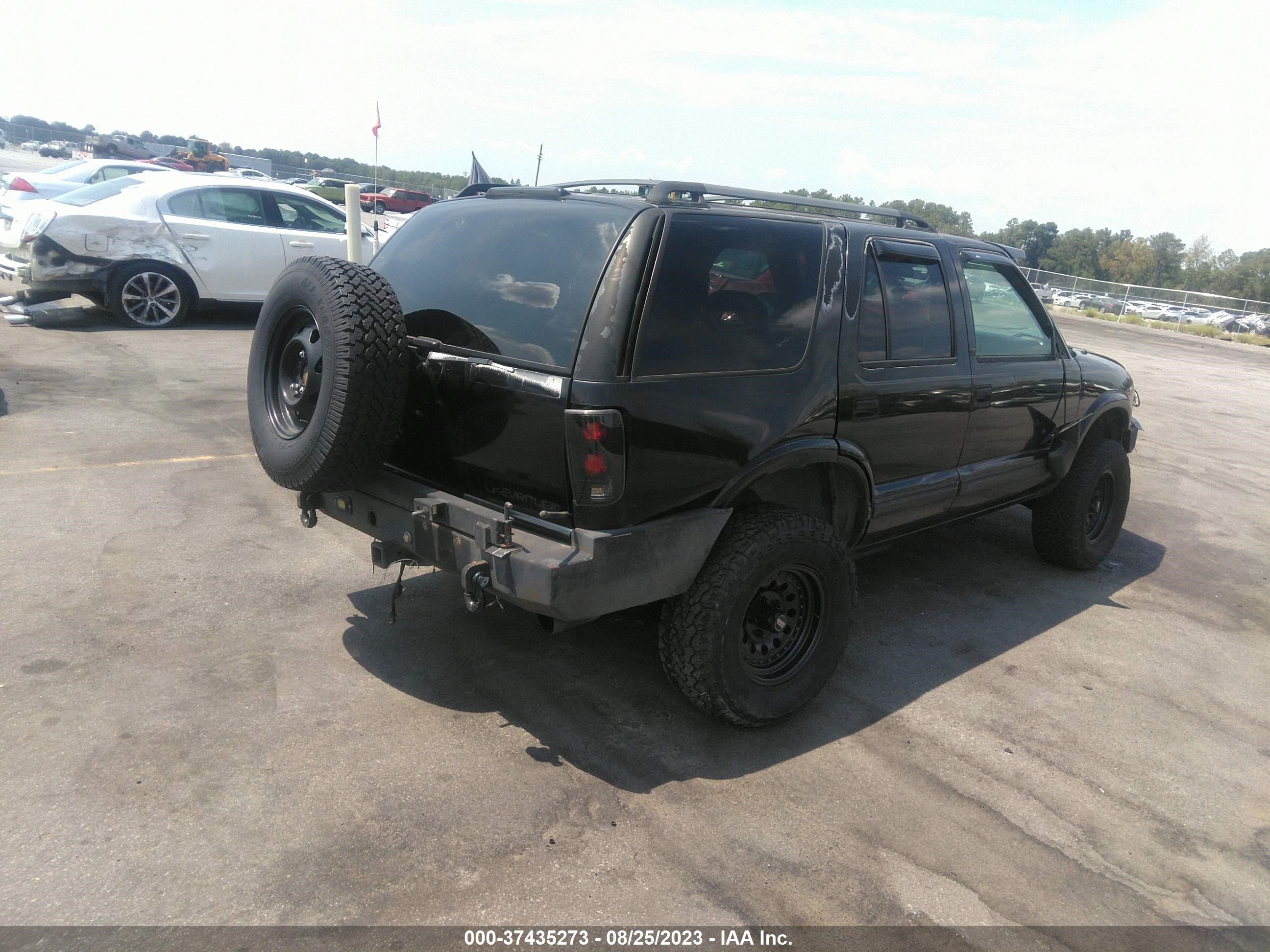 Photo 3 VIN: 1GNDT13W0VK159960 - CHEVROLET BLAZER 