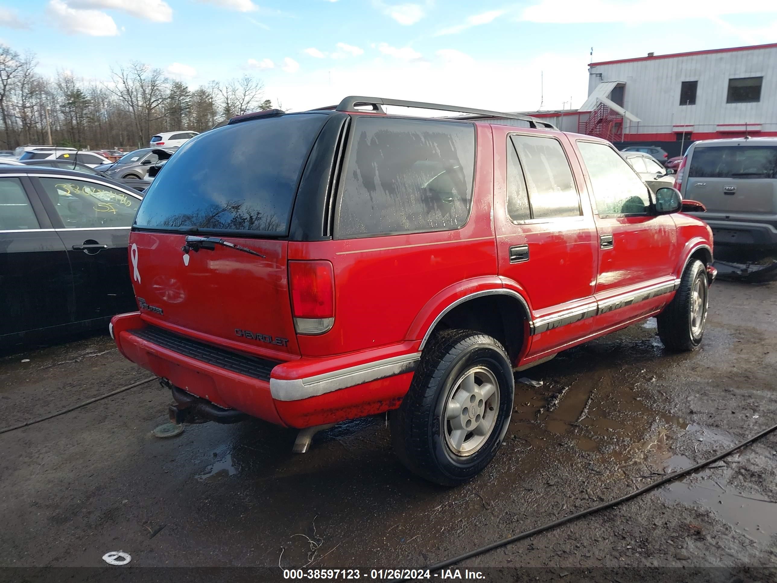 Photo 3 VIN: 1GNDT13W0VK247259 - CHEVROLET BLAZER 