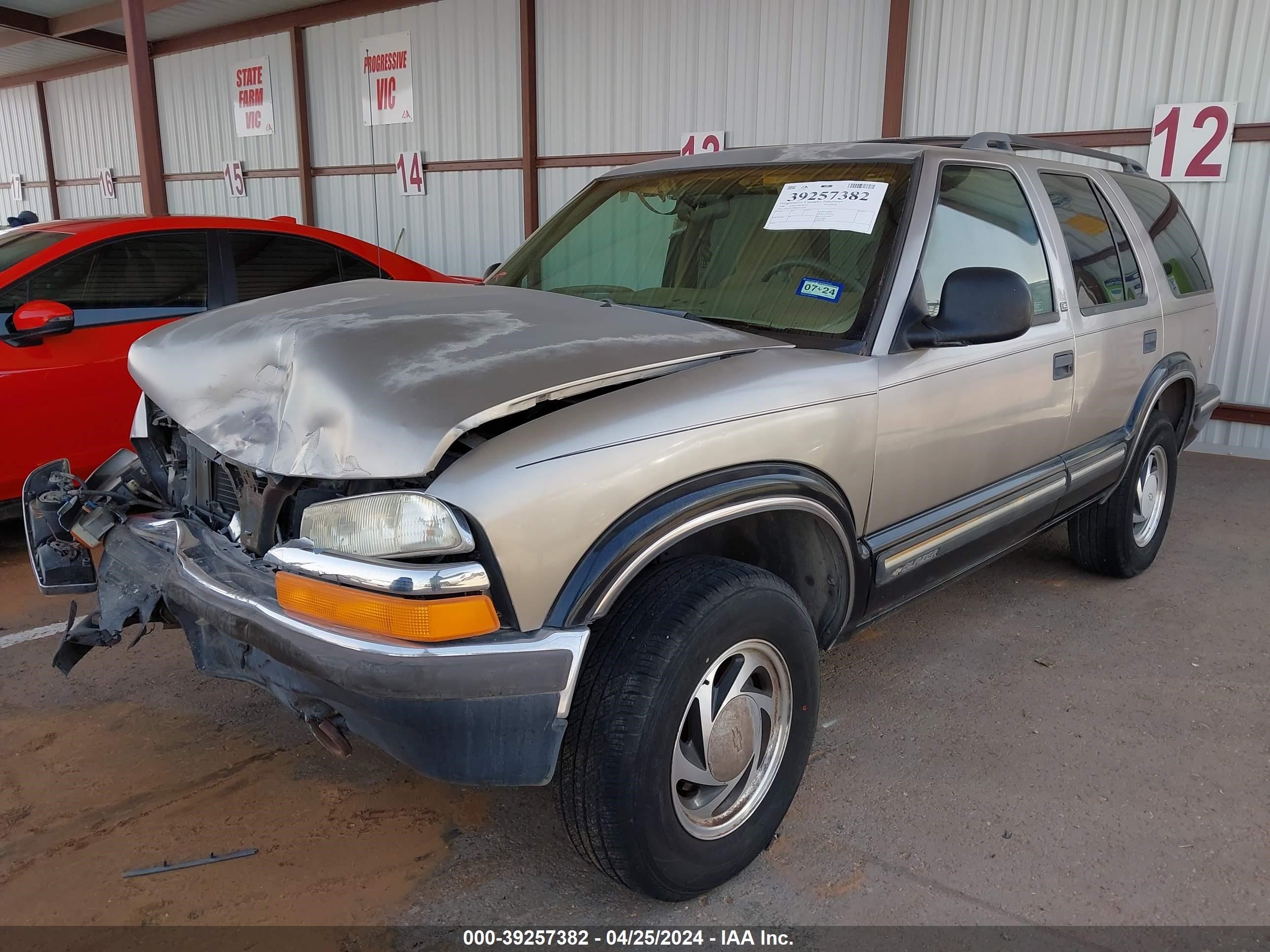 Photo 1 VIN: 1GNDT13W0W2217020 - CHEVROLET BLAZER 