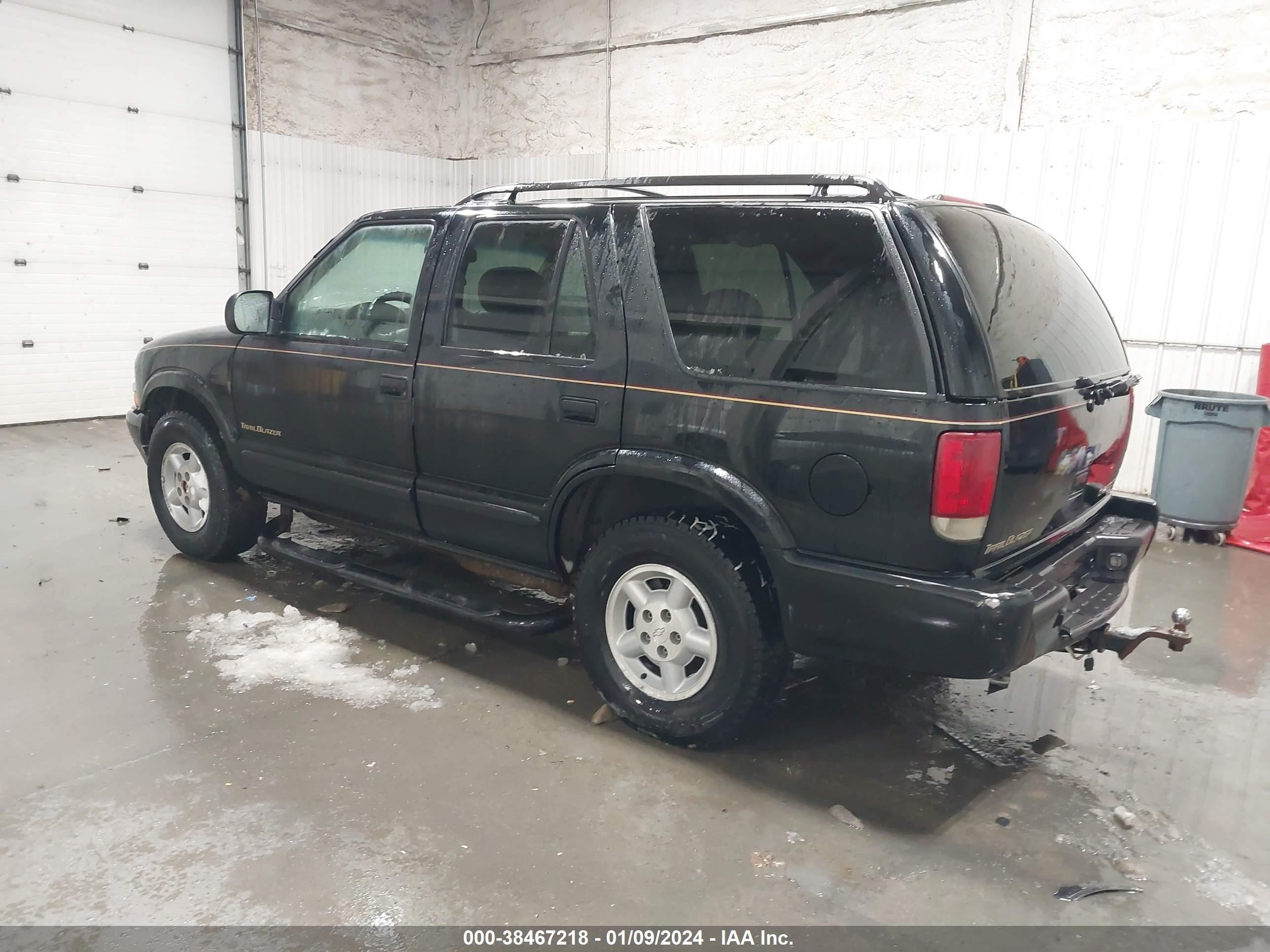 Photo 2 VIN: 1GNDT13W0X2187275 - CHEVROLET BLAZER 