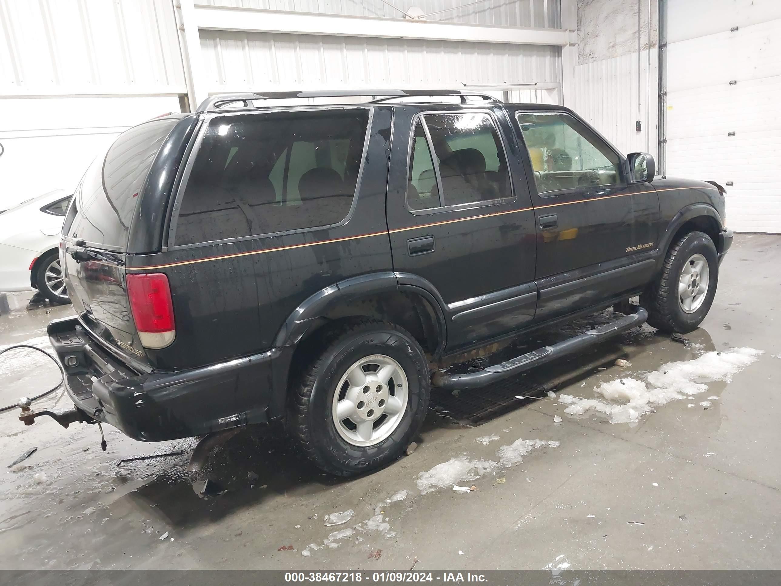 Photo 3 VIN: 1GNDT13W0X2187275 - CHEVROLET BLAZER 