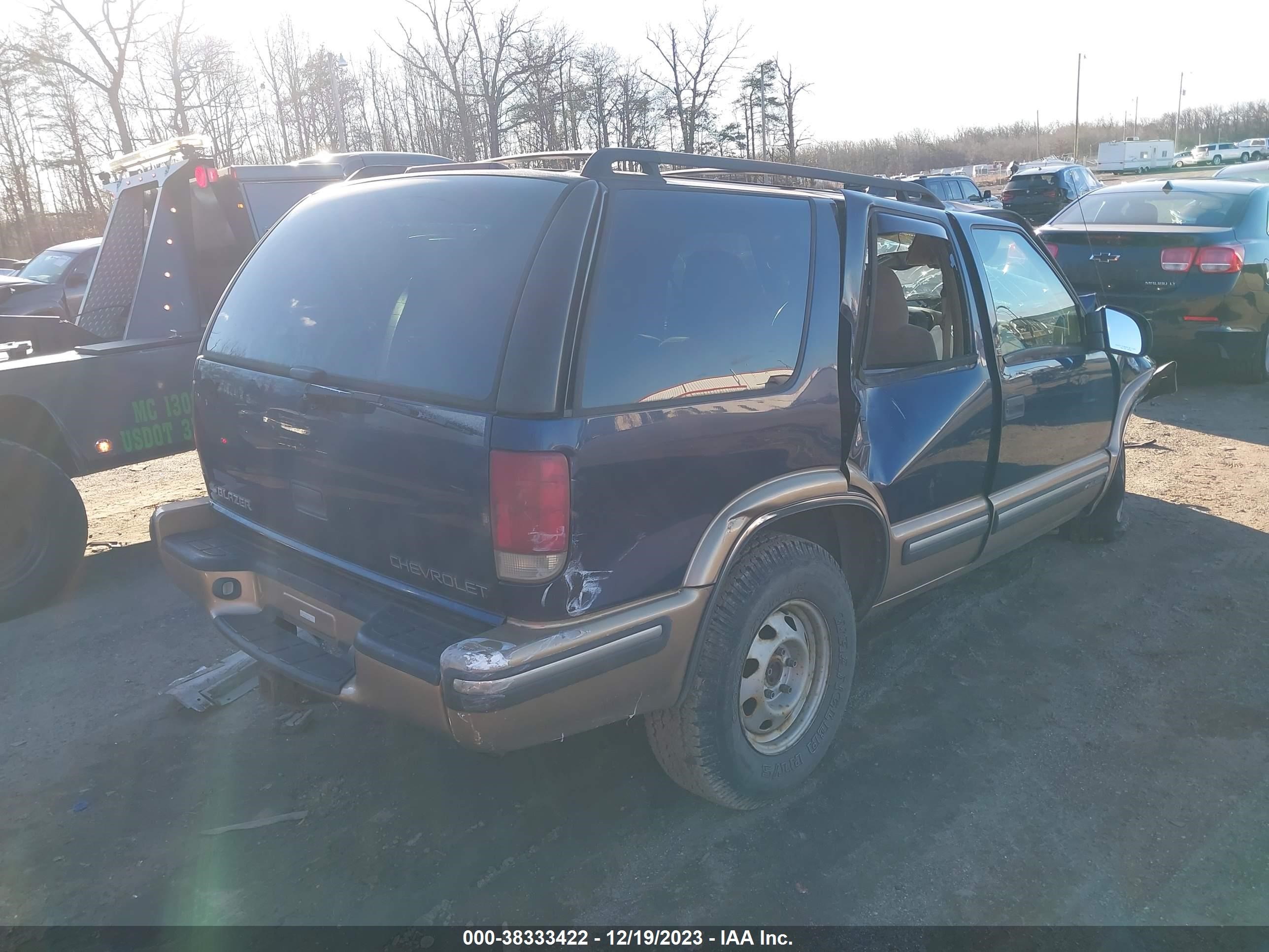 Photo 3 VIN: 1GNDT13W0X2211218 - CHEVROLET BLAZER 