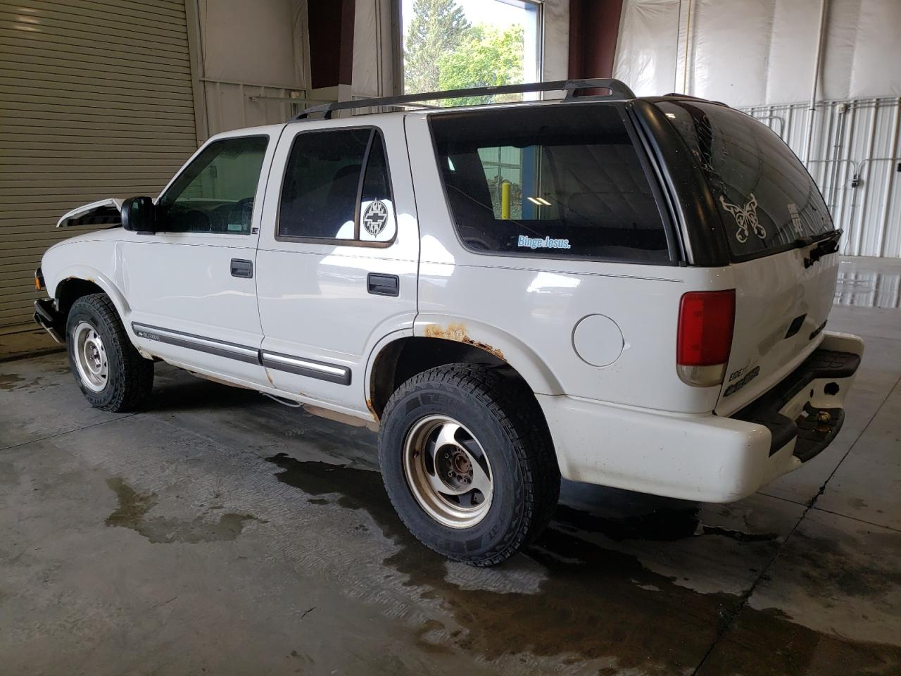 Photo 1 VIN: 1GNDT13W0Y2130317 - CHEVROLET BLAZER 