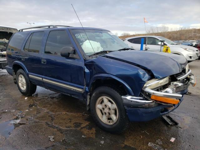 Photo 3 VIN: 1GNDT13W112219853 - CHEVROLET BLAZER 