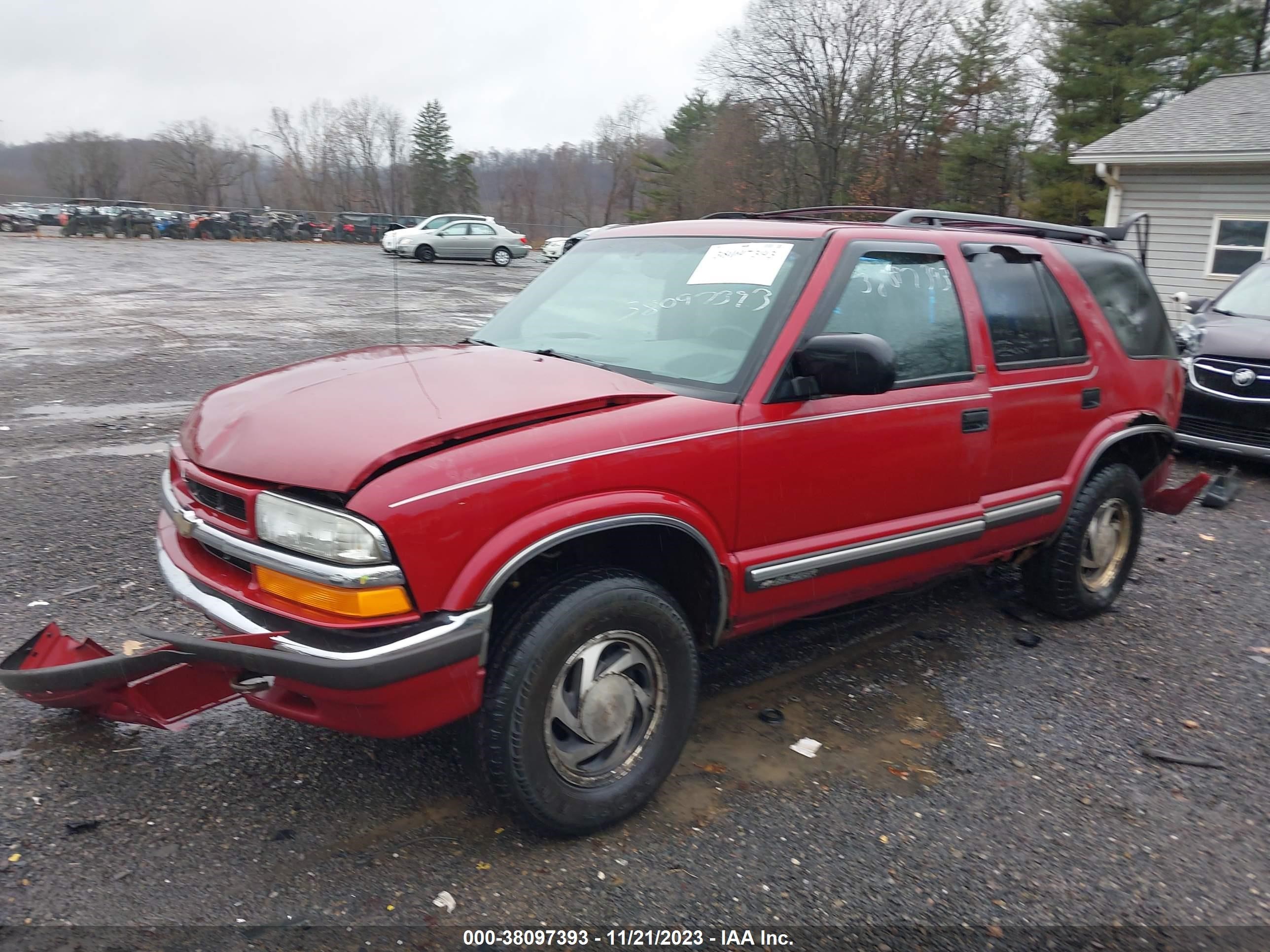 Photo 1 VIN: 1GNDT13W11K217827 - CHEVROLET BLAZER 