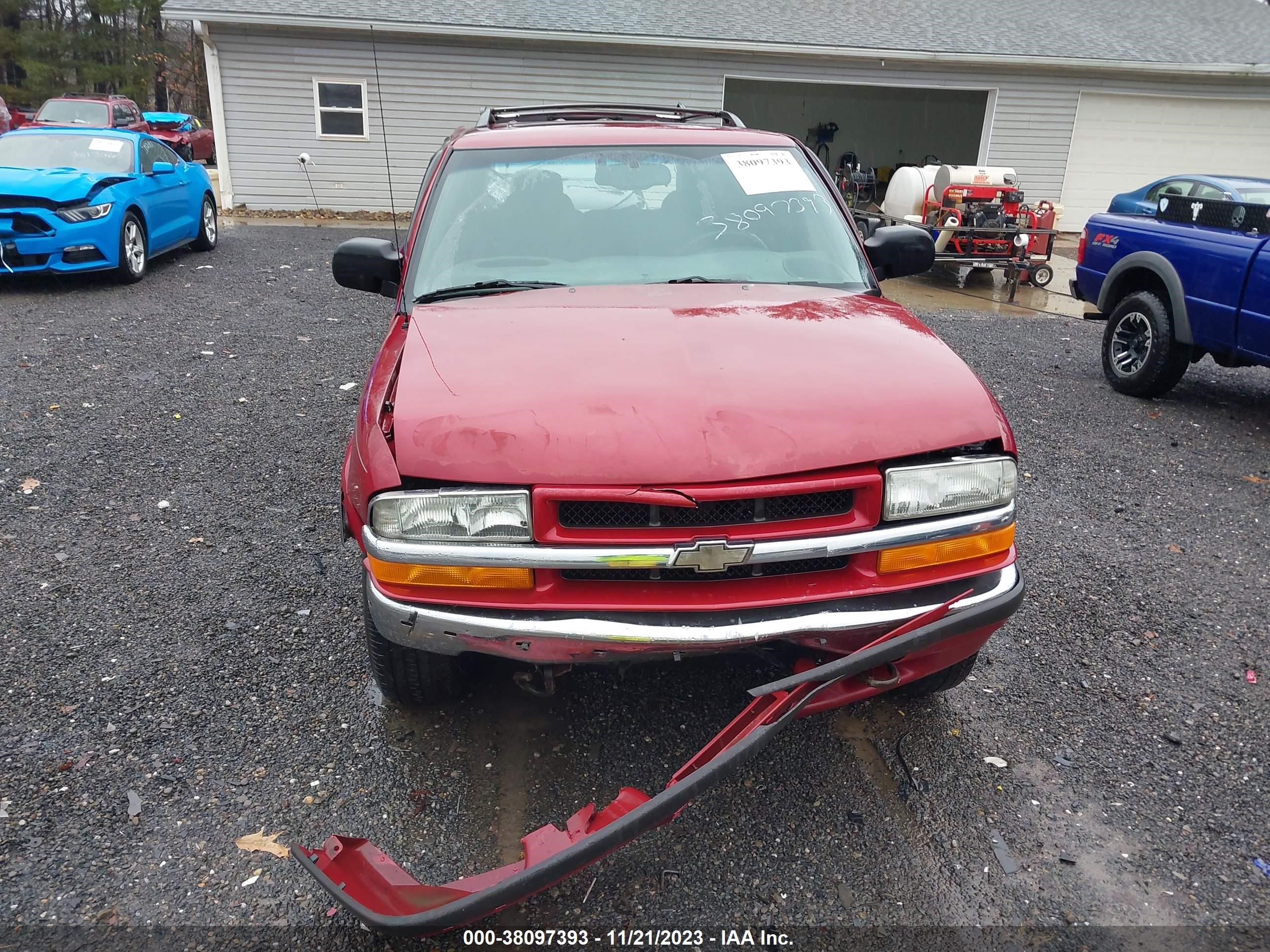 Photo 12 VIN: 1GNDT13W11K217827 - CHEVROLET BLAZER 