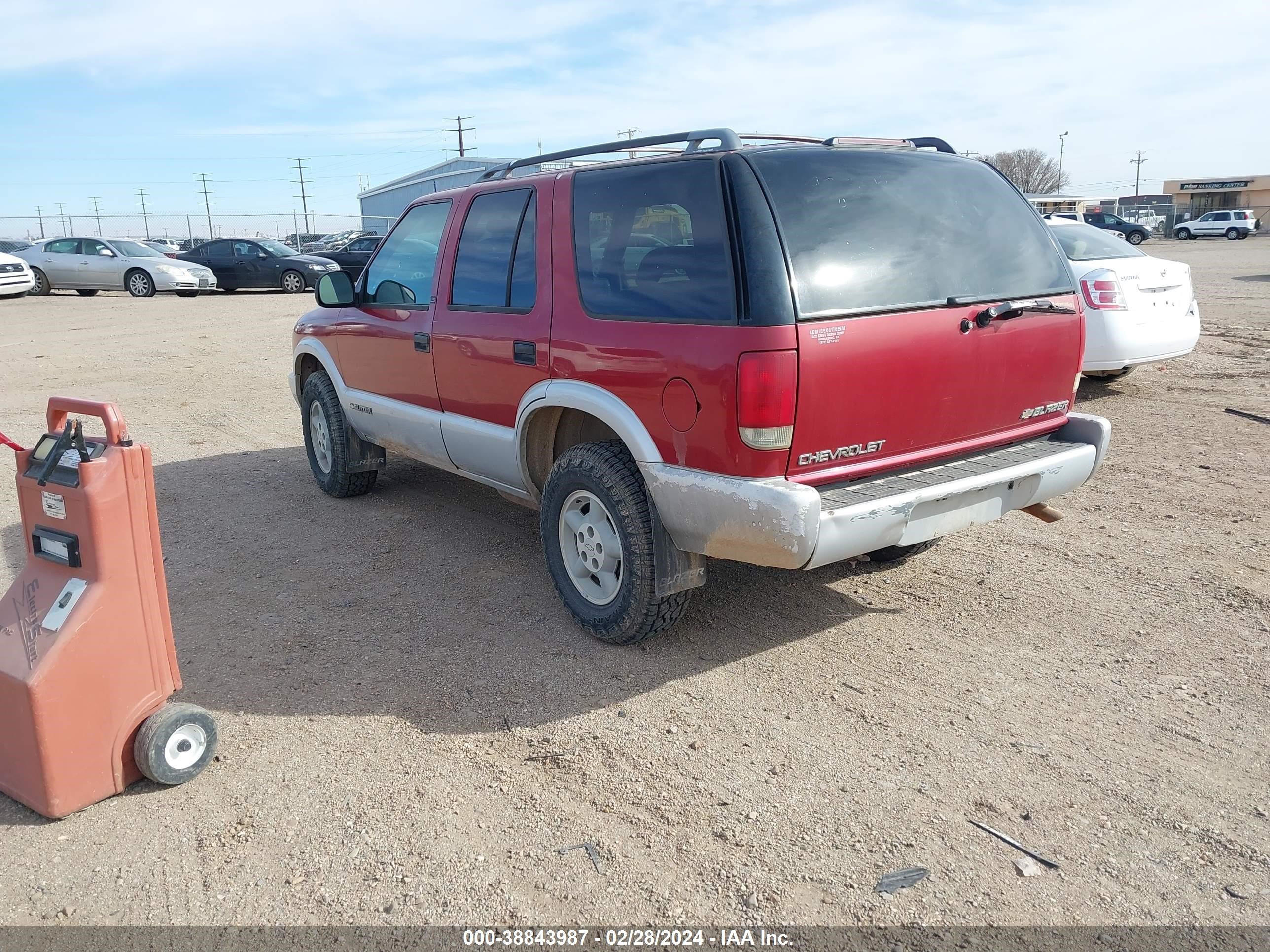 Photo 2 VIN: 1GNDT13W1S2202729 - CHEVROLET BLAZER 