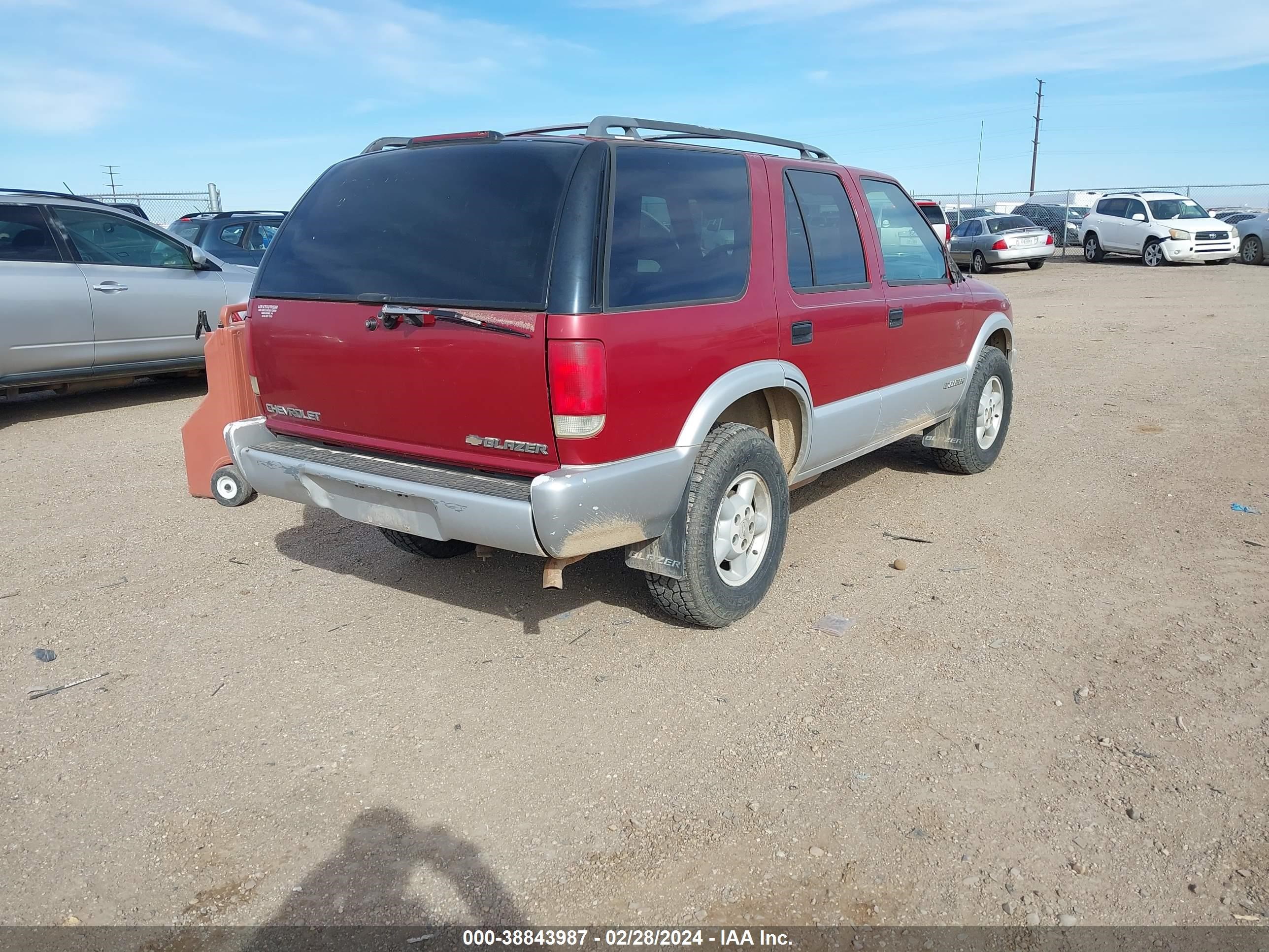 Photo 3 VIN: 1GNDT13W1S2202729 - CHEVROLET BLAZER 