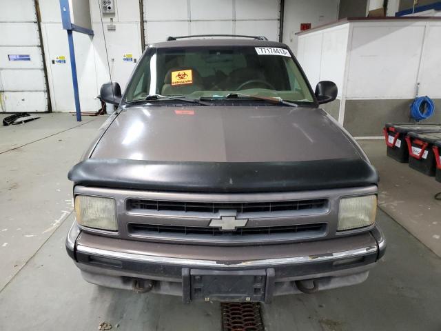 Photo 4 VIN: 1GNDT13W1V2240868 - CHEVROLET BLAZER 