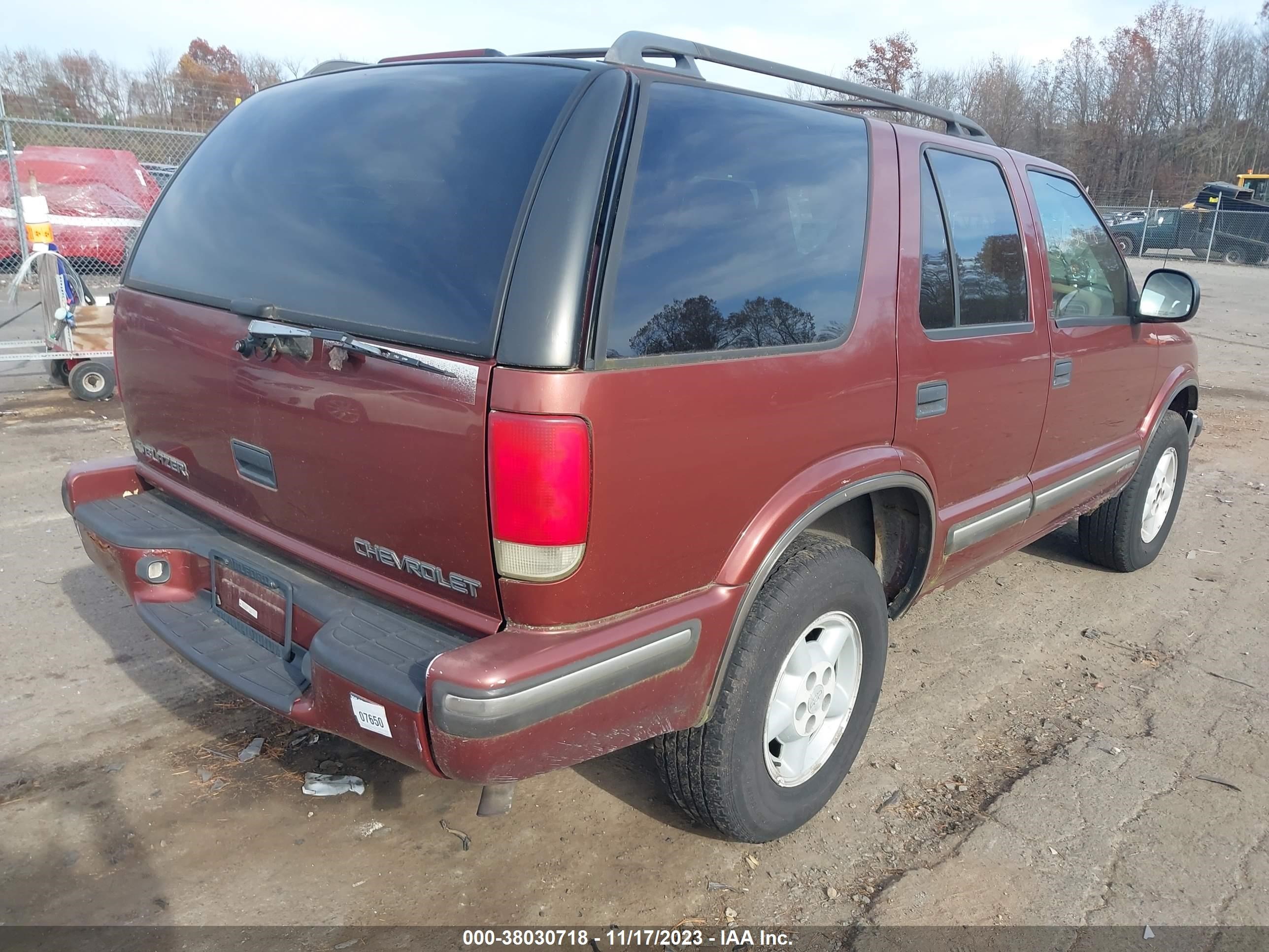 Photo 3 VIN: 1GNDT13W1W2156437 - CHEVROLET BLAZER 