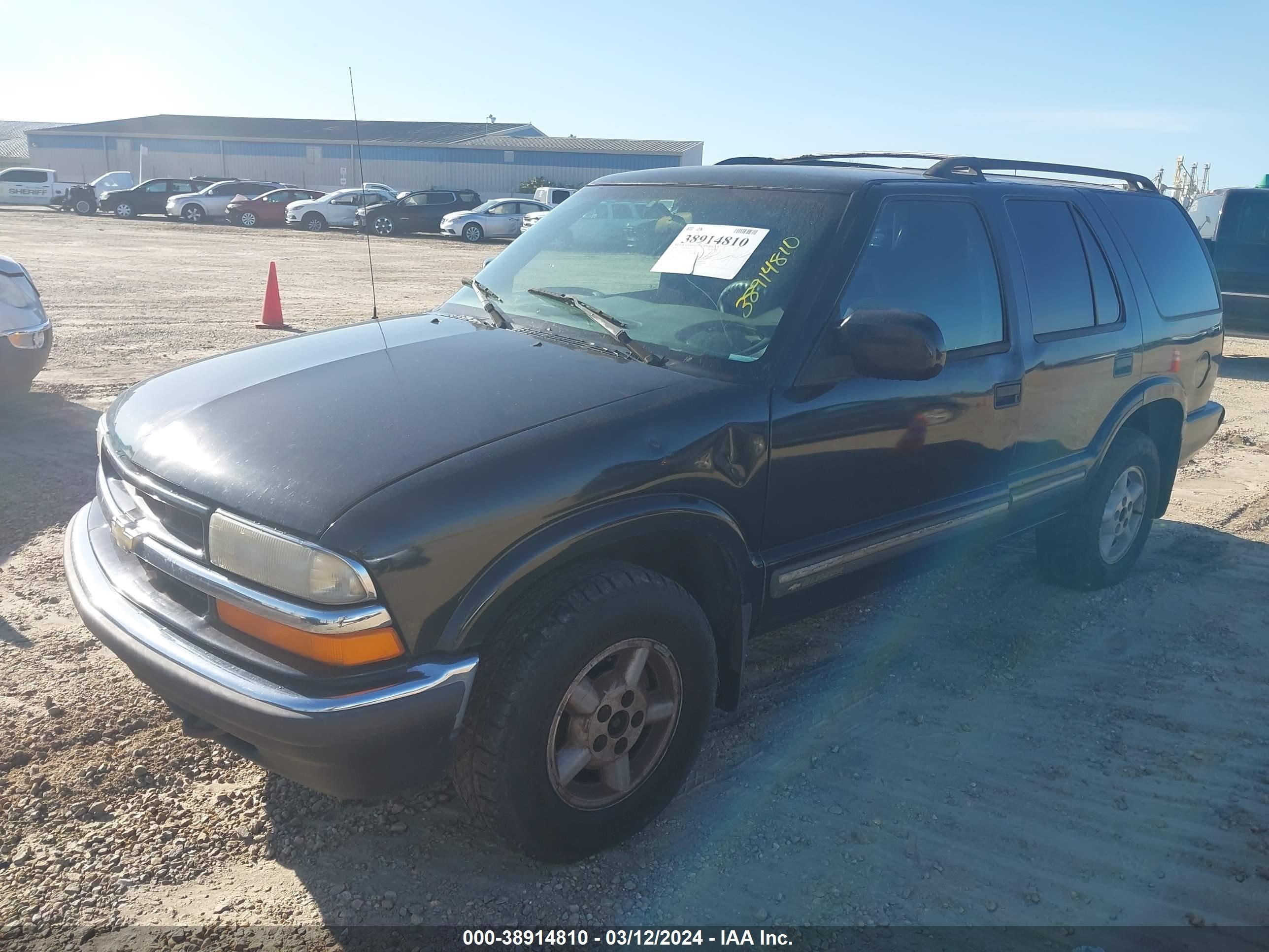 Photo 1 VIN: 1GNDT13W1Y2264687 - CHEVROLET BLAZER 