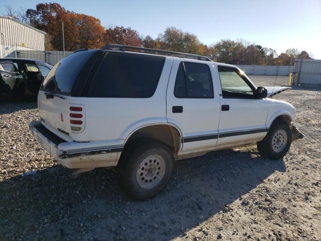 Photo 2 VIN: 1GNDT13W2V2147583 - CHEVROLET BLAZER 