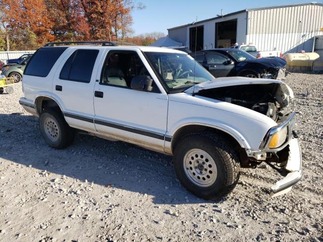 Photo 3 VIN: 1GNDT13W2V2147583 - CHEVROLET BLAZER 