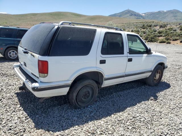 Photo 2 VIN: 1GNDT13W2V2201660 - CHEVROLET BLAZER 