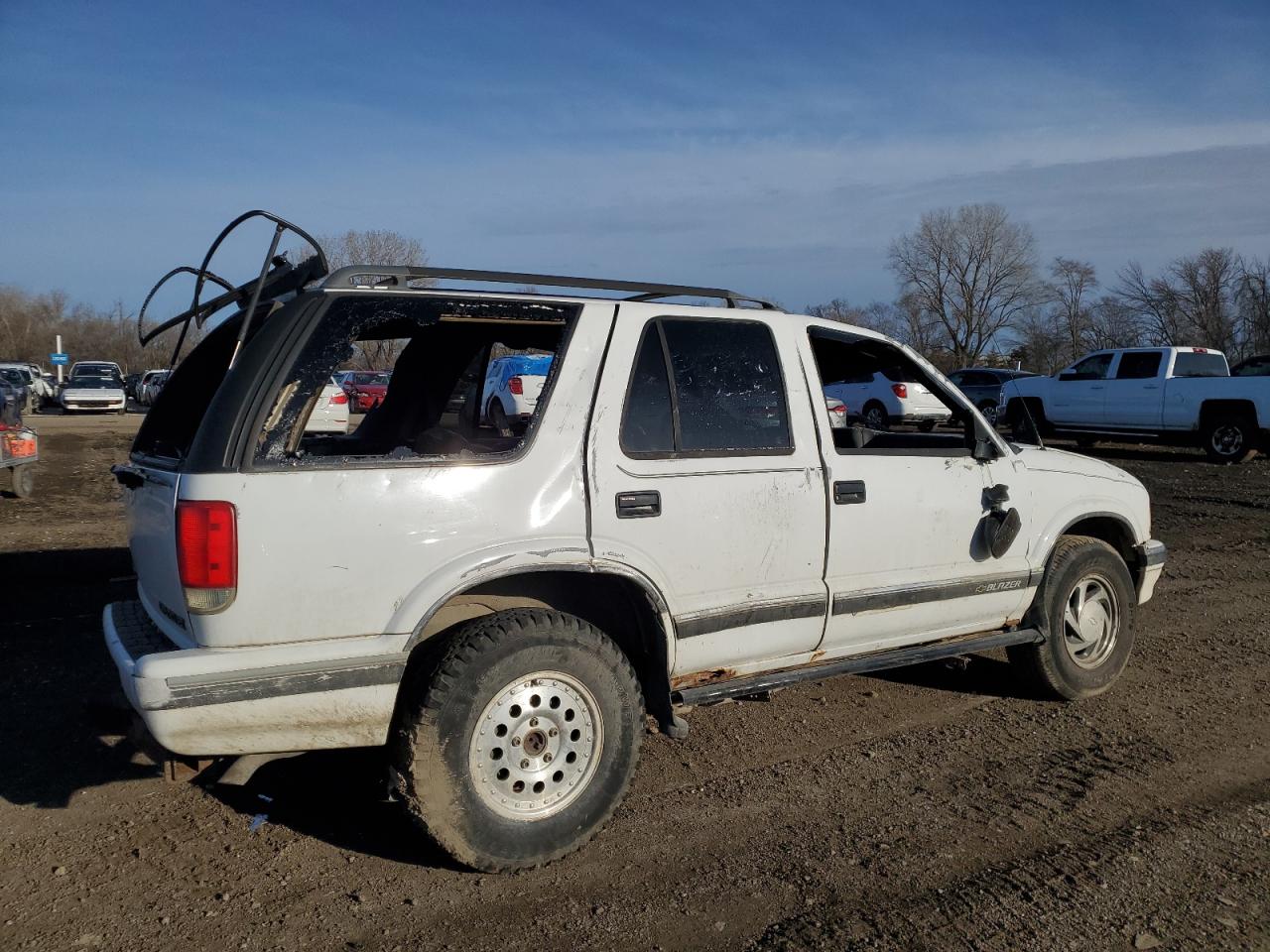 Photo 2 VIN: 1GNDT13W2VK217549 - CHEVROLET BLAZER 